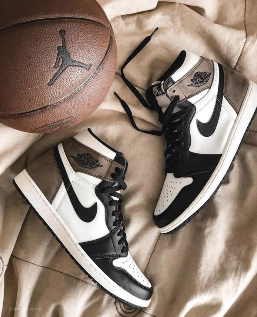 New arrivals Air J1 High top Unisex Fashion Sneakers Airforce Unisex Men and Women Classic Fashionable High-quality Airforce Shoes Generic Sneakers Sizes 40-45