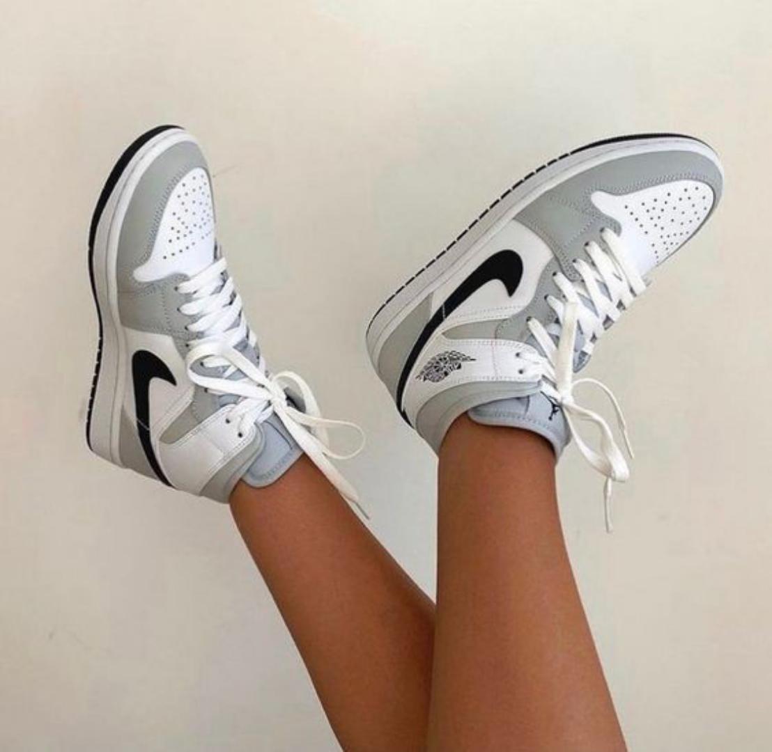 New arrivals Air J1 High top Unisex Fashion Sneakers Airforce Unisex Men and Women Classic Fashionable High-quality Airforce Shoes Generic Sneakers Sizes 40-45