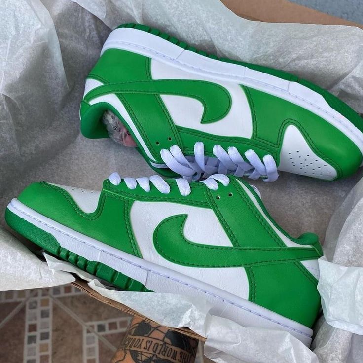 NEW ARRIVAL HIGH QUALITY NIKE SB LOW DUNK; BLUE, BLACK, GREEN Classic Custom Airforce Unisex Men and Women Classic Fashionable High-quality Airforce Shoes Generic Sneakers Sizes 40-45