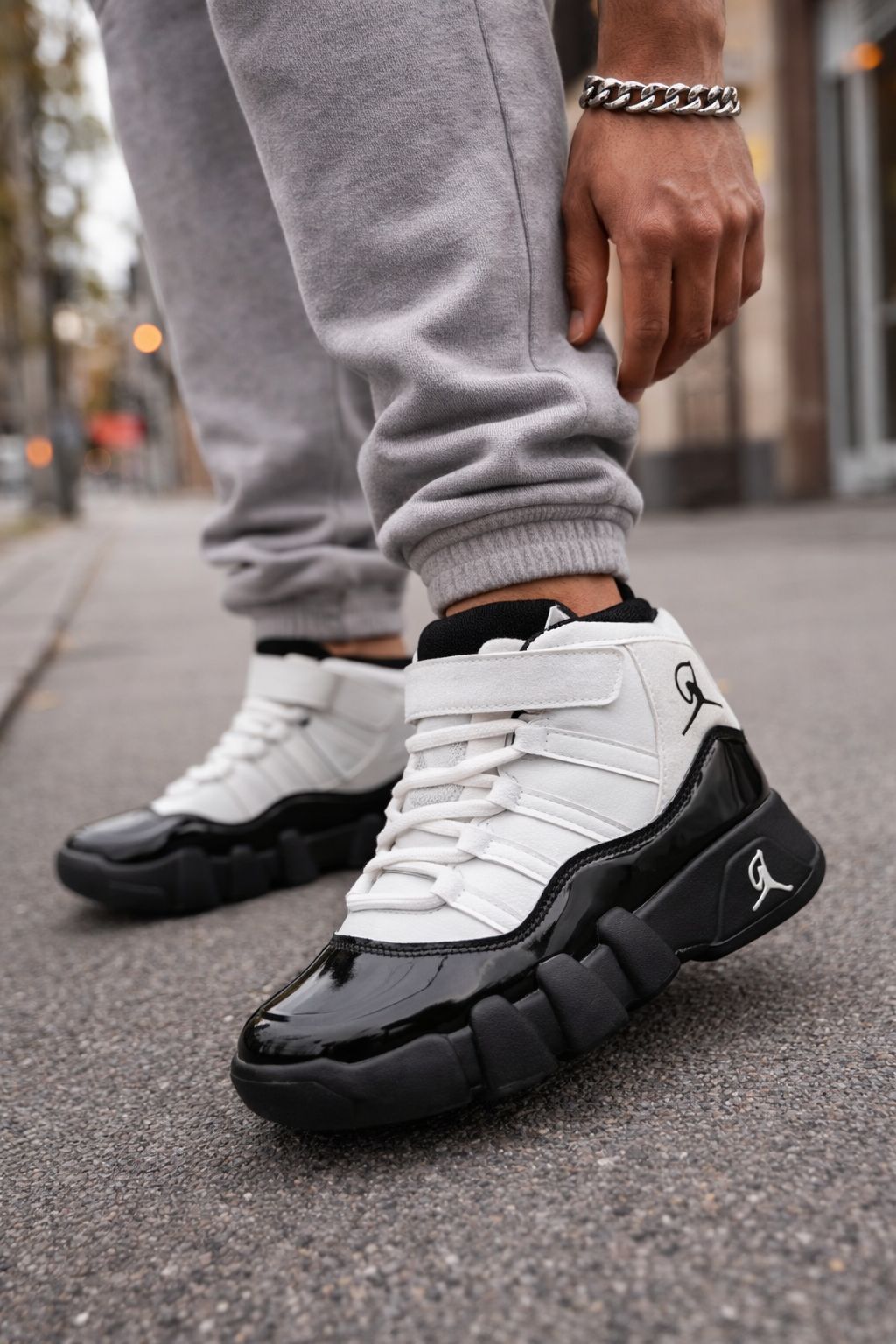 Hot Sale Basketball Shoes Gym Training Boots Ankle Boots Outdoor Men Sneakers Athletic Shoes