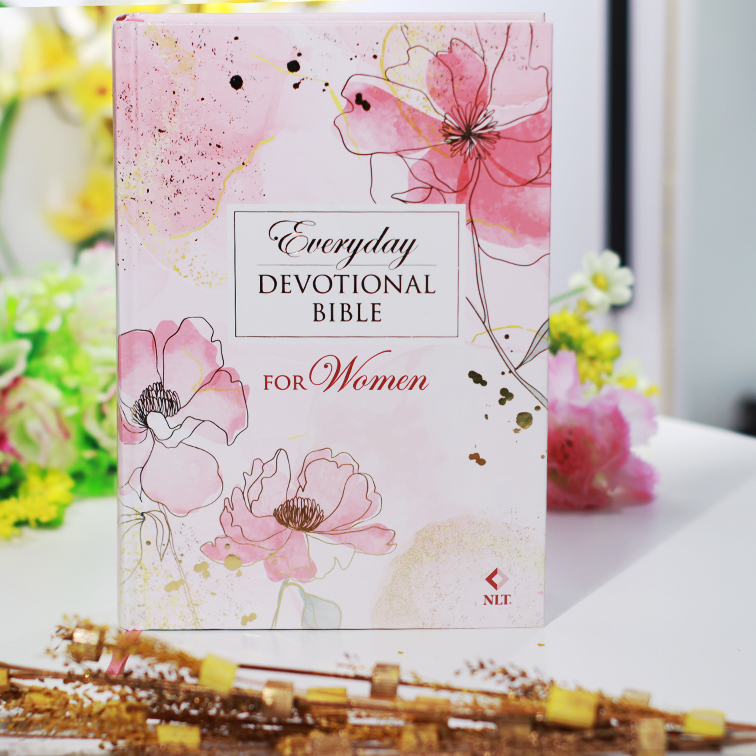 NLT Pink Floral Hardcover Everyday Devotional Bible for Women | Comfort Print | Christian Bible NLT | New Living Translation (NLT) | Floral Bible | Gift Idea | Pink Bible | Devotional Bible