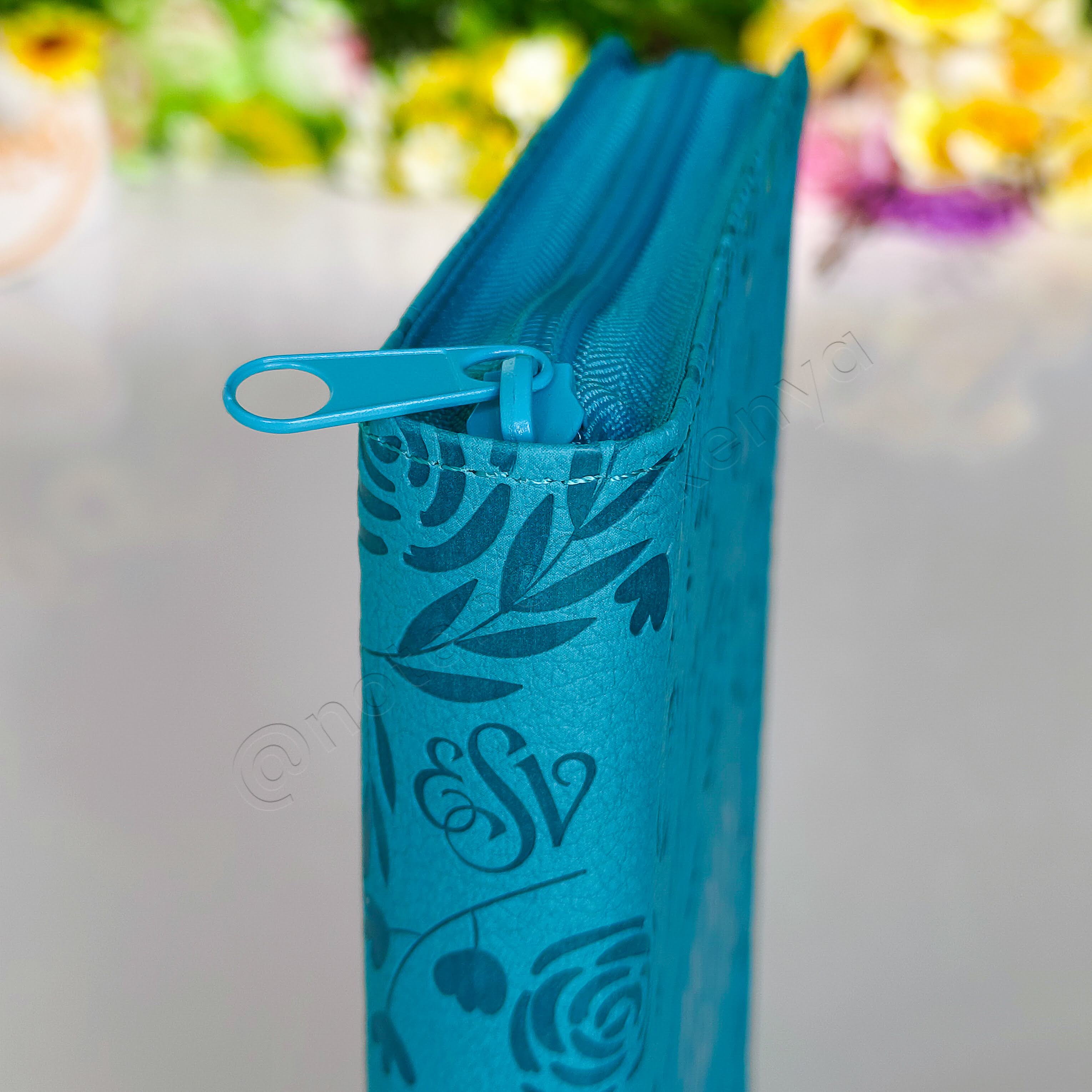 ESV Turquoise Faux Leather Standard Bible | Christian Bible ESV | English Standard Version (ESV) | Floral Bible | Girl Gift | Zipped Bible | Concordance Bible | Complete ESV text | Thumb Indexed Bible