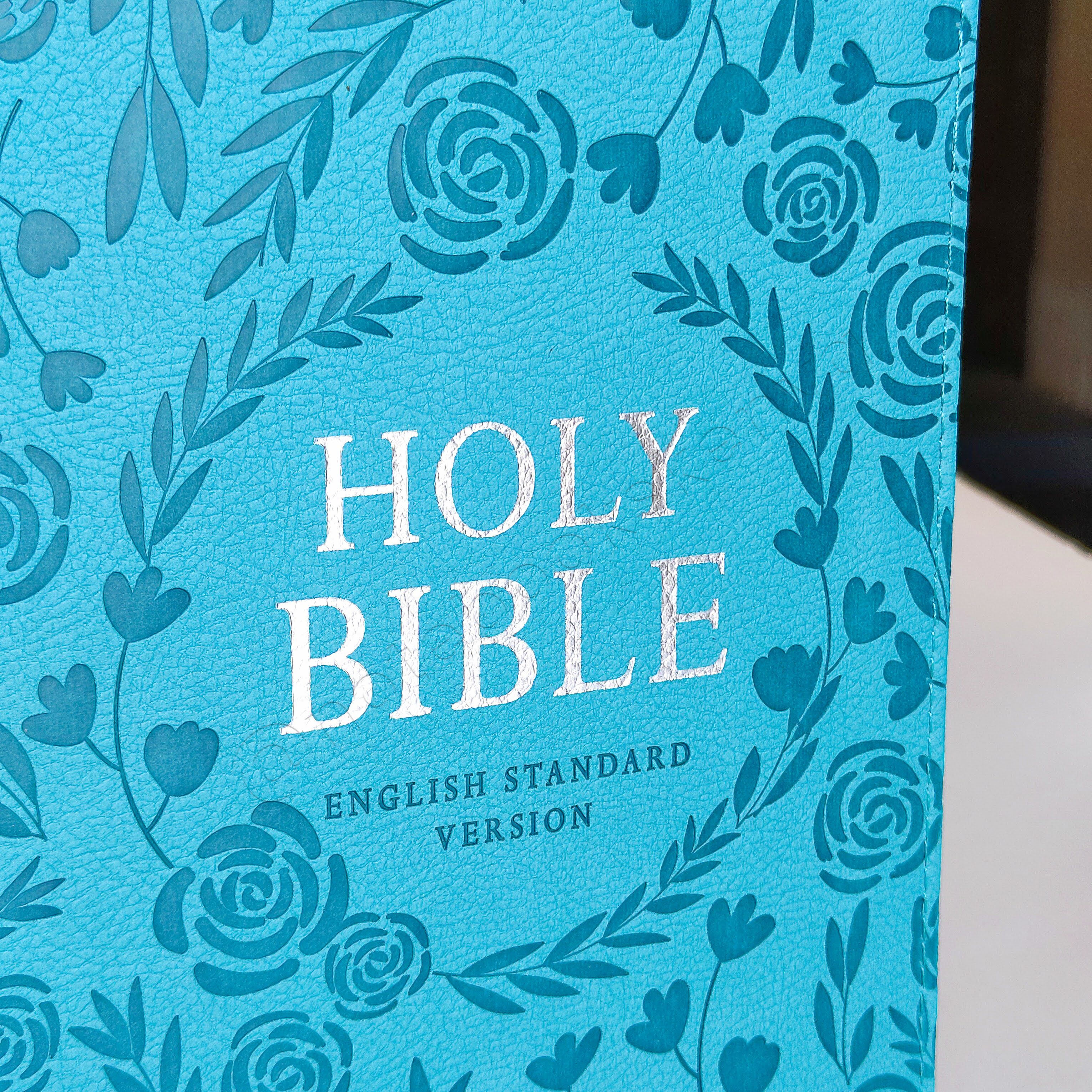 ESV Turquoise Faux Leather Standard Bible | Christian Bible ESV | English Standard Version (ESV) | Floral Bible | Girl Gift | Zipped Bible | Concordance Bible | Complete ESV text | Thumb Indexed Bible