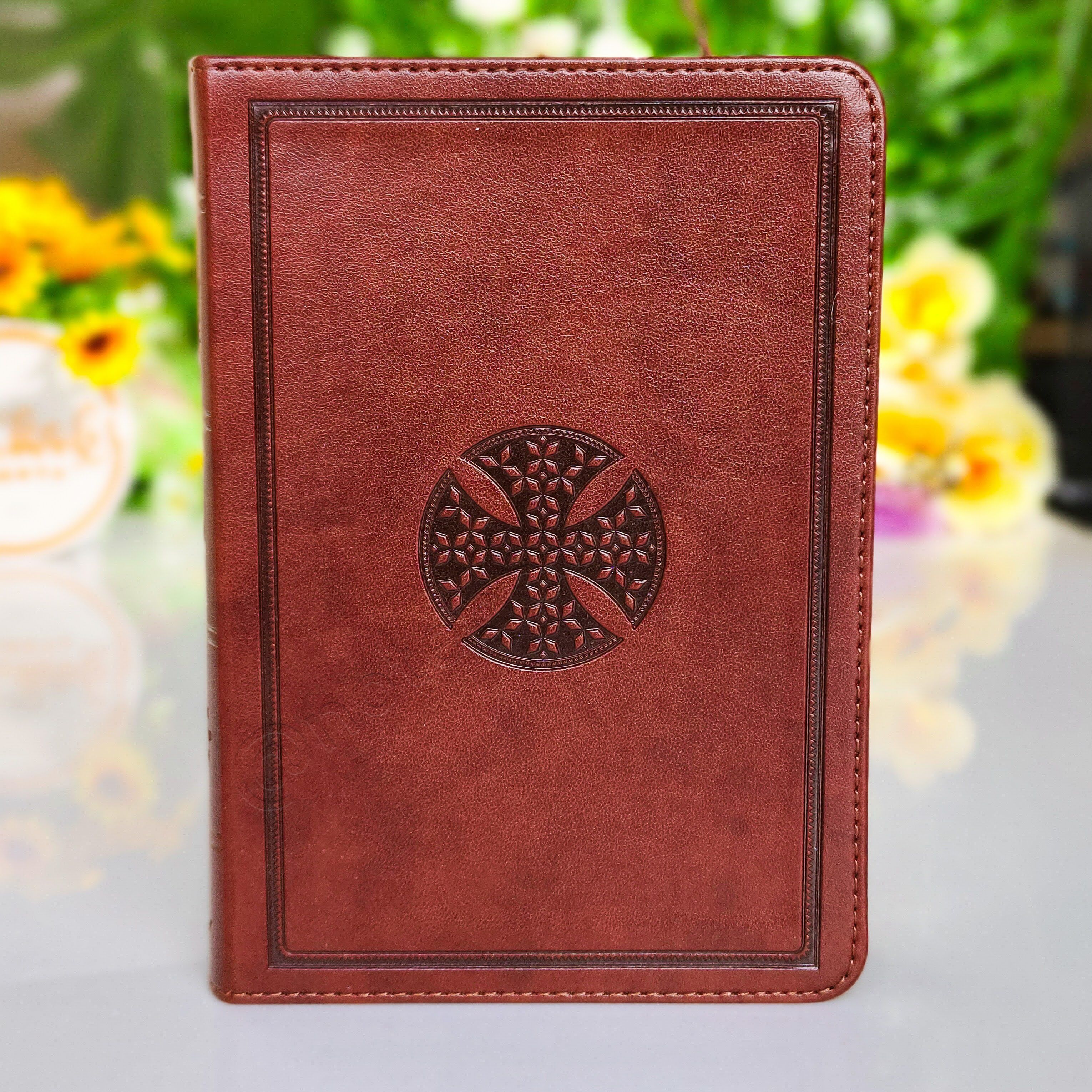 Elegant and Portable | ESV Large Print Compact Bible | Christian Bible ESV | English Standard Version(ESV) | Large Print Bible | Gift | Concordance Bible | Complete ESV text | Thumb Indexed Bible