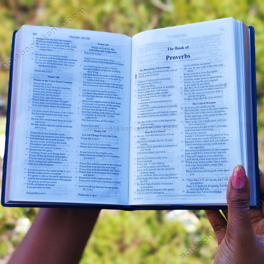 NKJV Holy Bible – Pink Vinyl Cover | End Of Verse Reference Bible | Comfort Print | Christian Bible NKJV | New King James Version (NKJV) | Concordance Bible | Gift Idea | Blue Bible