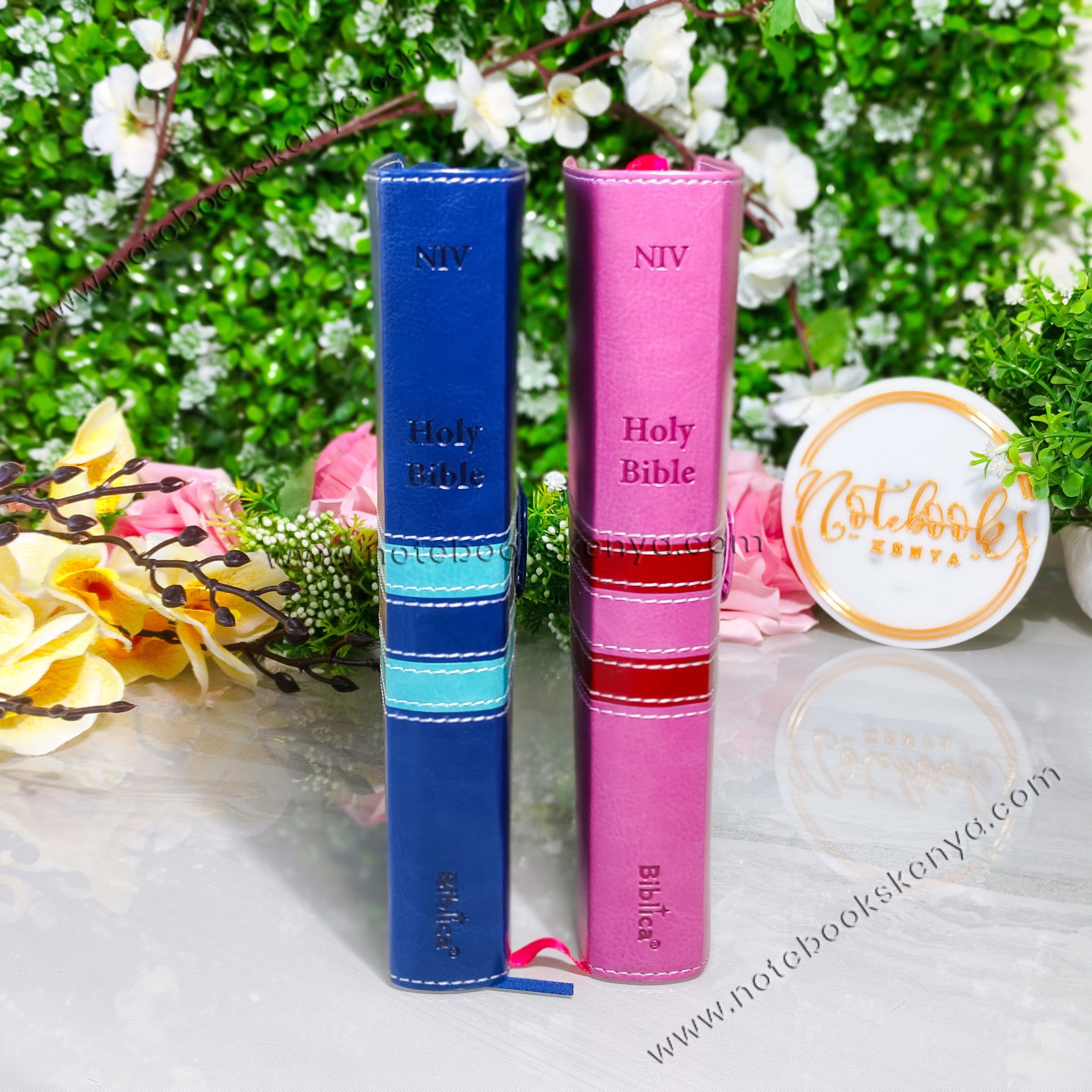 NIV Bible |  Blue Press Button | Duotone – Blue | Christian Bible NIV | The New International Version (NIV) | Gift Idea | Blue Bible | Bible with Button