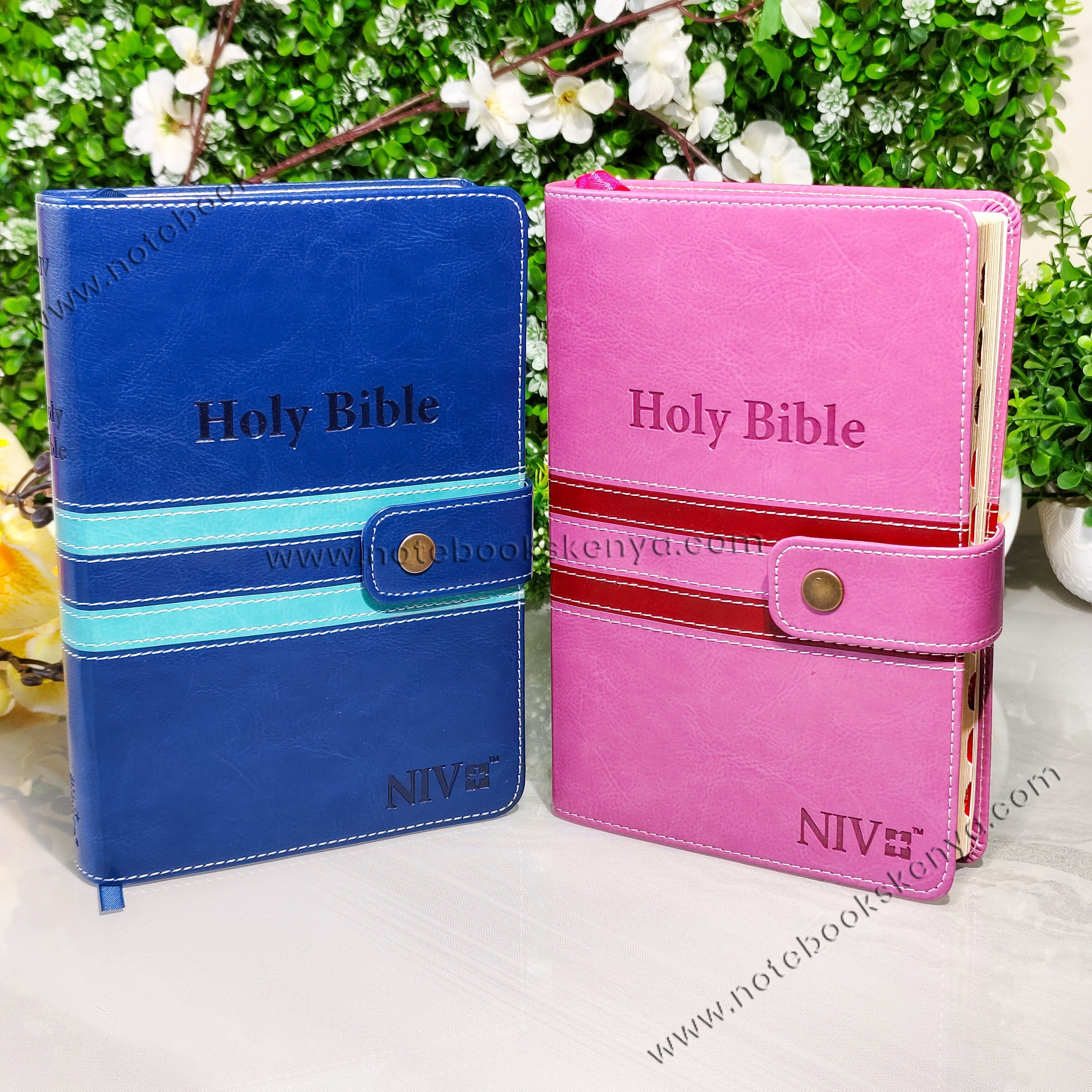 NIV Bible |  Blue Press Button | Duotone – Blue | Christian Bible NIV | The New International Version (NIV) | Gift Idea | Blue Bible | Bible with Button