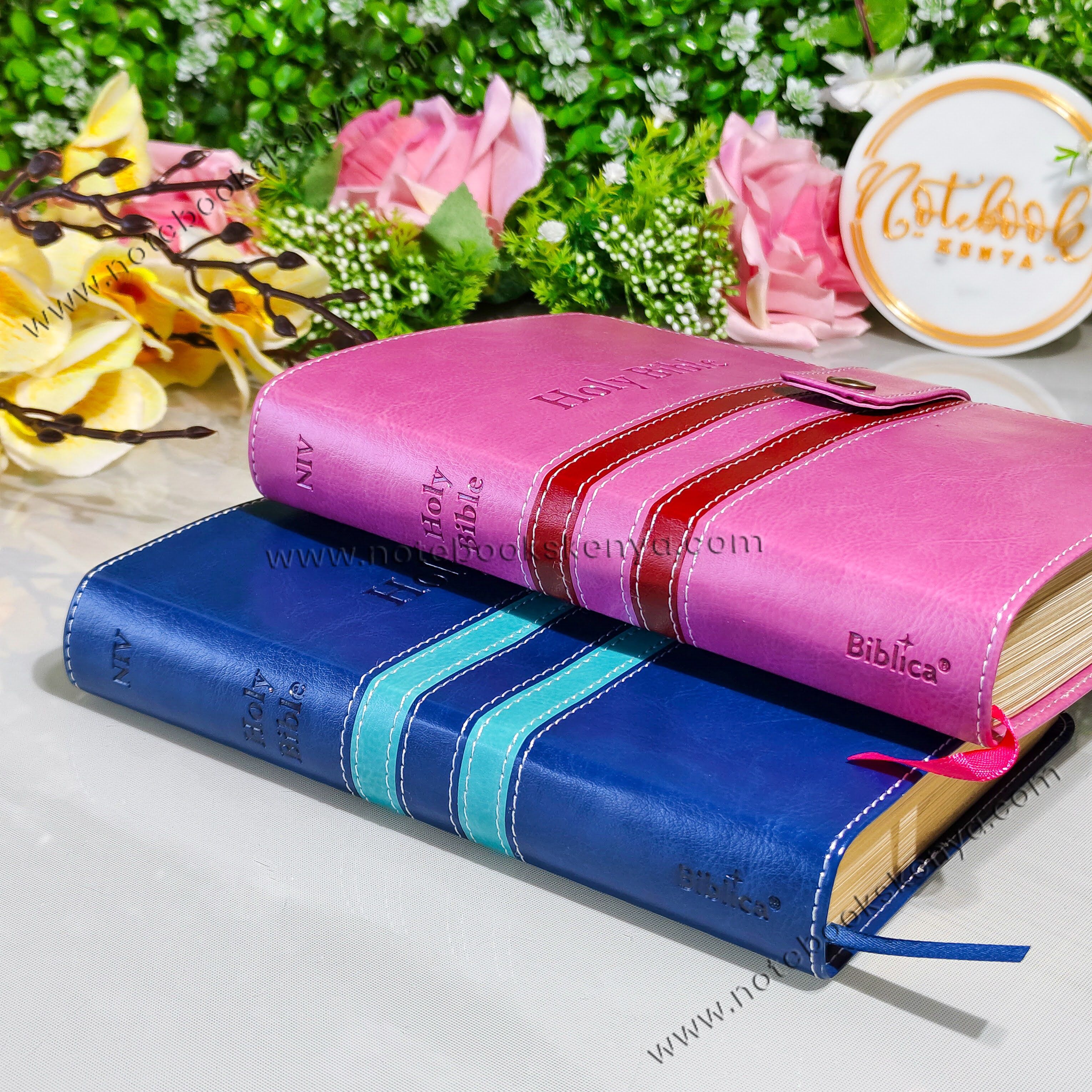 NIV Bible |  Blue Press Button | Duotone – Blue | Christian Bible NIV | The New International Version (NIV) | Gift Idea | Blue Bible | Bible with Button