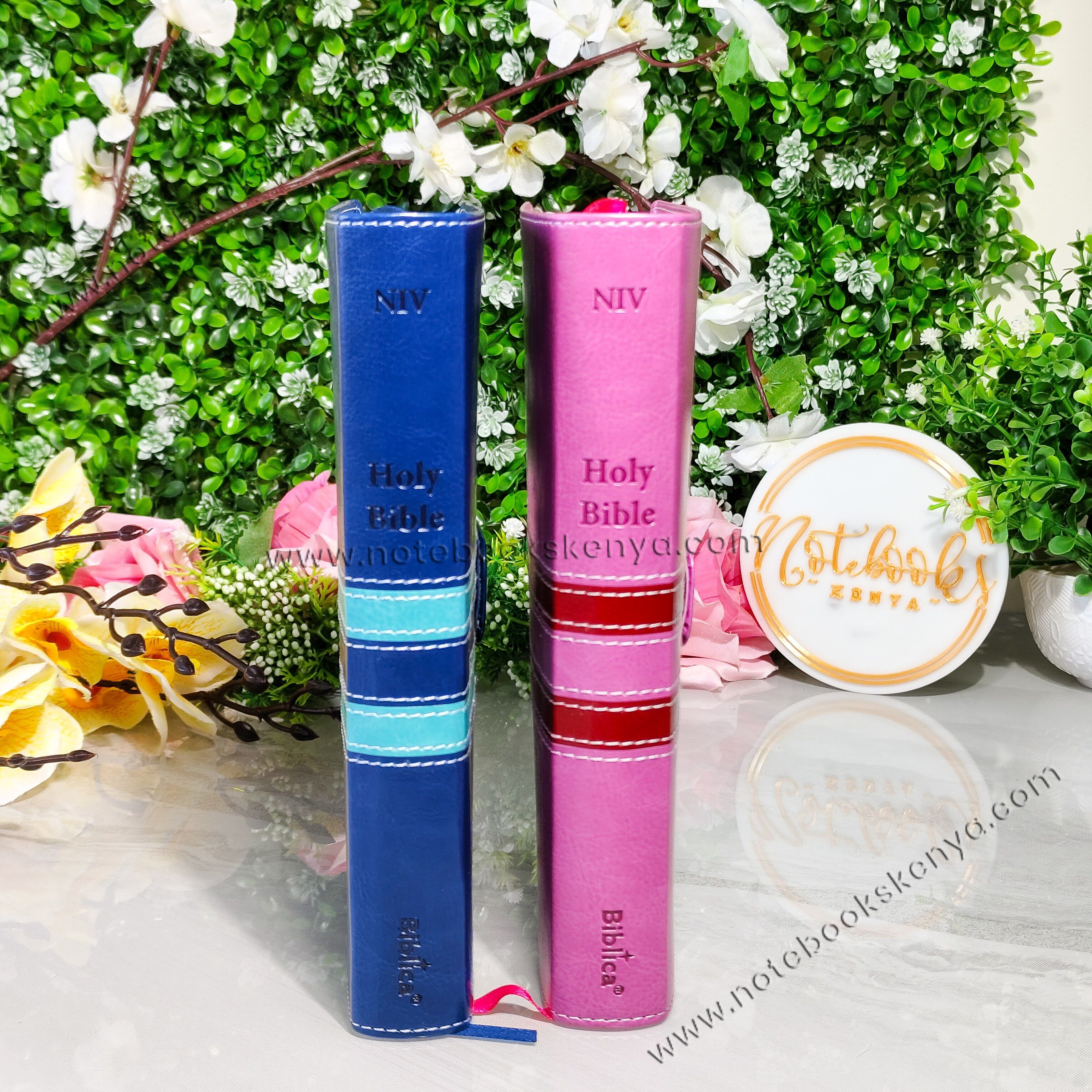 NIV Bible |  Blue Press Button | Duotone – Blue | Christian Bible NIV | The New International Version (NIV) | Gift Idea | Blue Bible | Bible with Button
