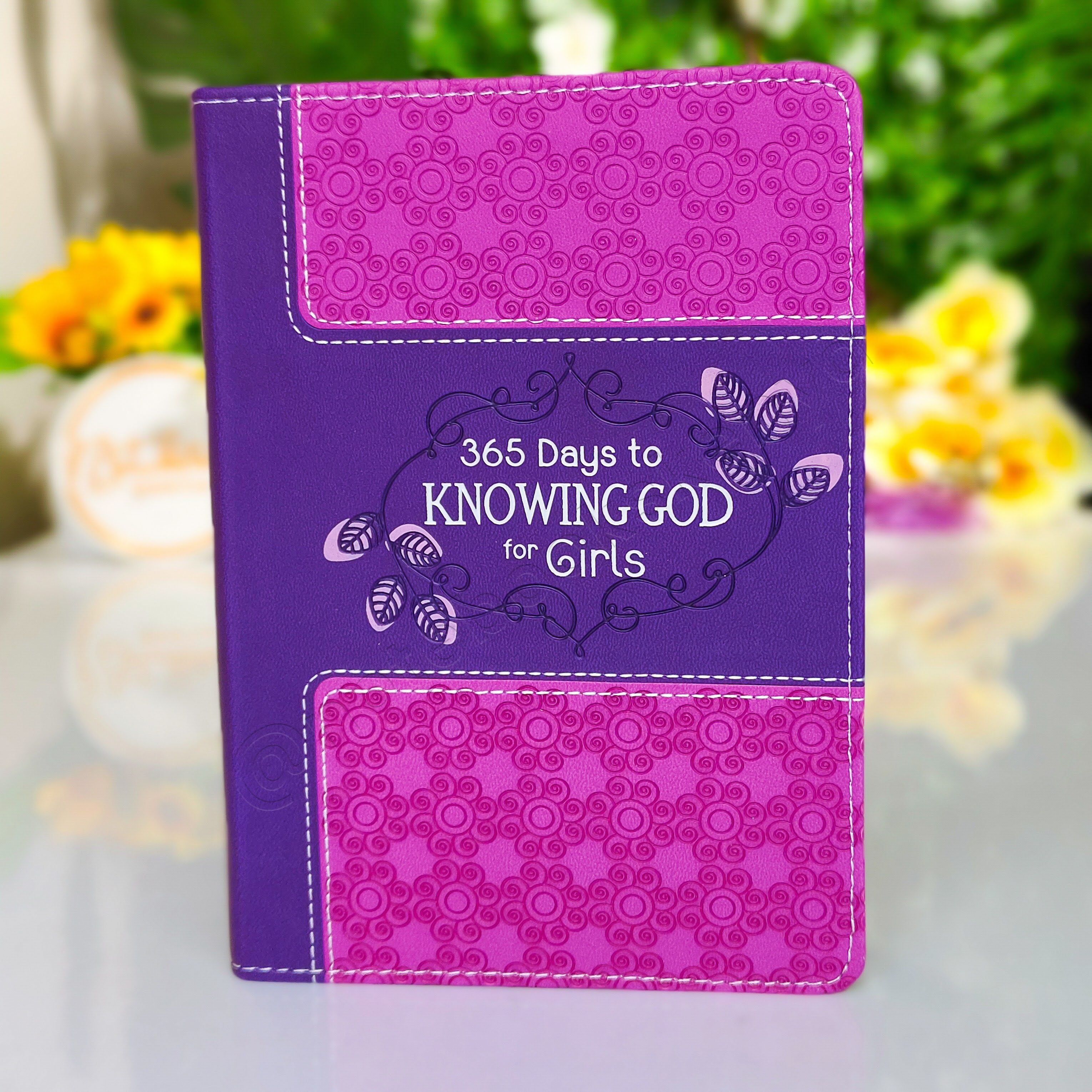 365 Days to Knowing God for Girls | Christian Devotional | 365 Day Devotional | Devotional For Girls / Young Women | Bible Study Accessory | Christian Gift Idea