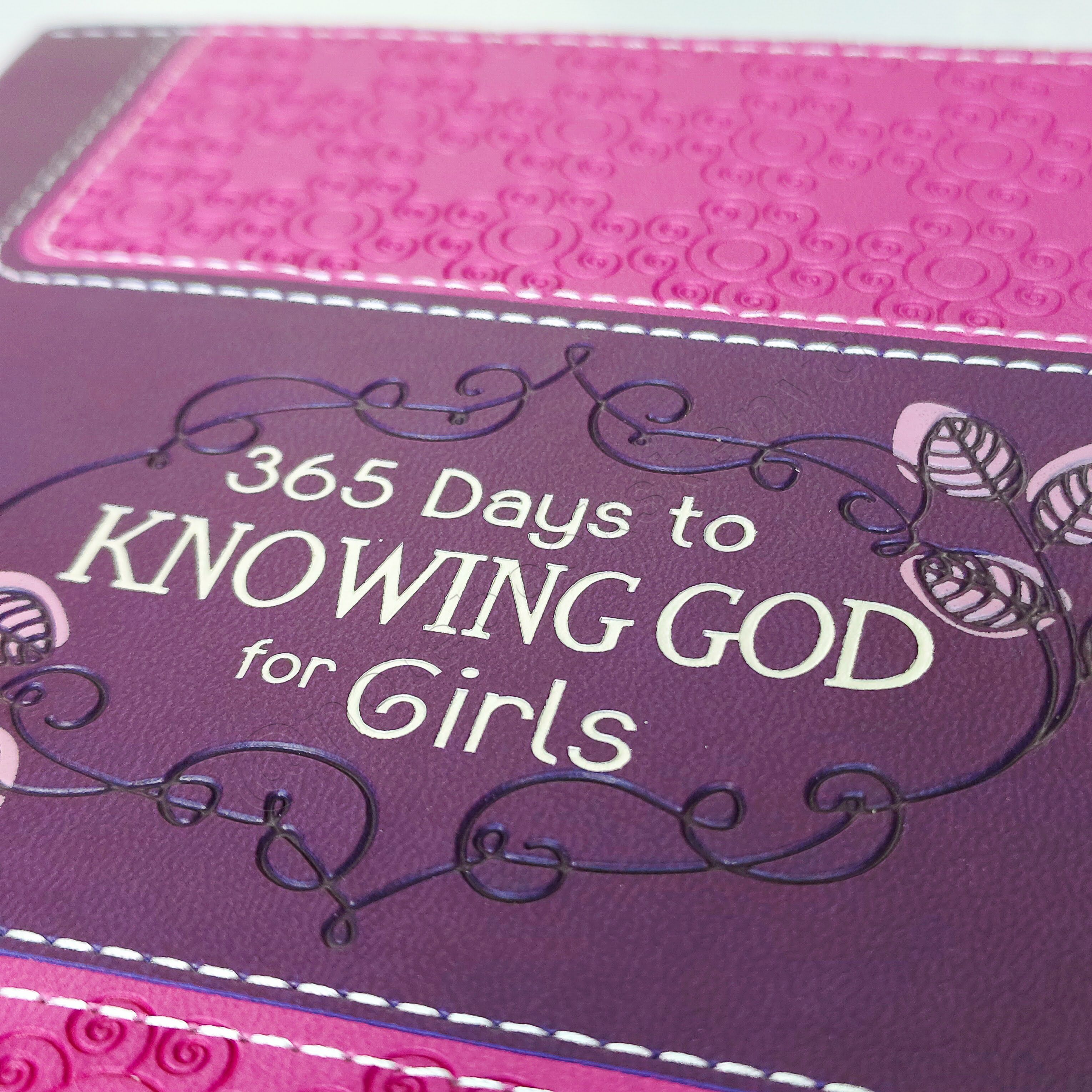 365 Days to Knowing God for Girls | Christian Devotional | 365 Day Devotional | Devotional For Girls / Young Women | Bible Study Accessory | Christian Gift Idea