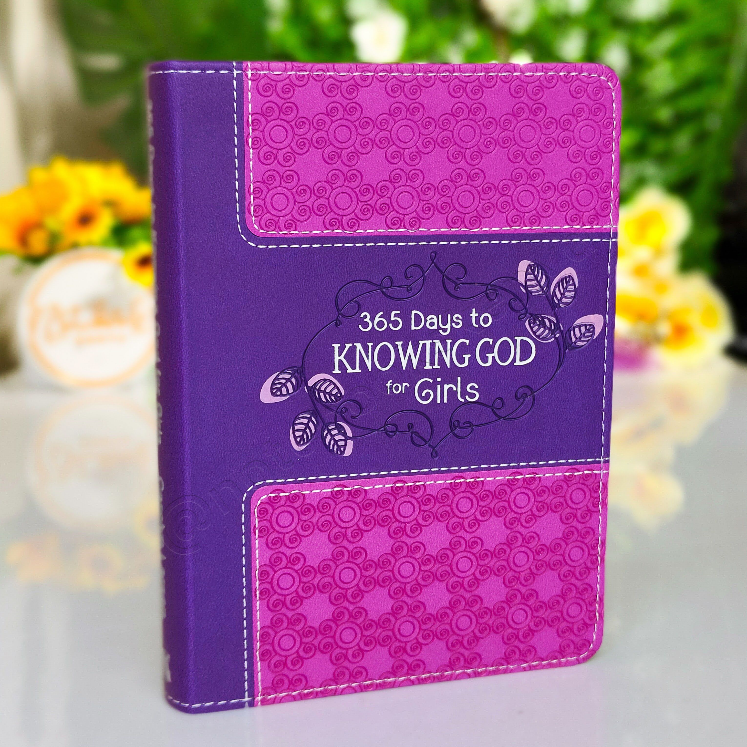 365 Days to Knowing God for Girls | Christian Devotional | 365 Day Devotional | Devotional For Girls / Young Women | Bible Study Accessory | Christian Gift Idea