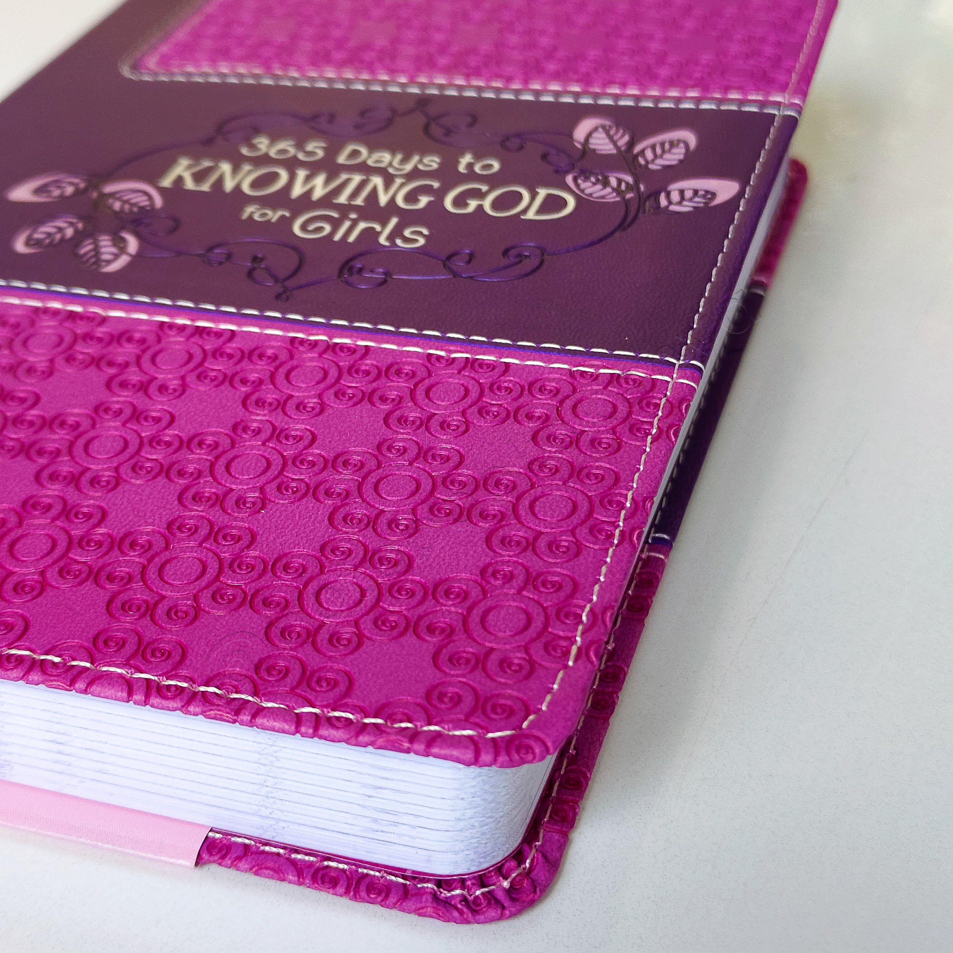 365 Days to Knowing God for Girls | Christian Devotional | 365 Day Devotional | Devotional For Girls / Young Women | Bible Study Accessory | Christian Gift Idea