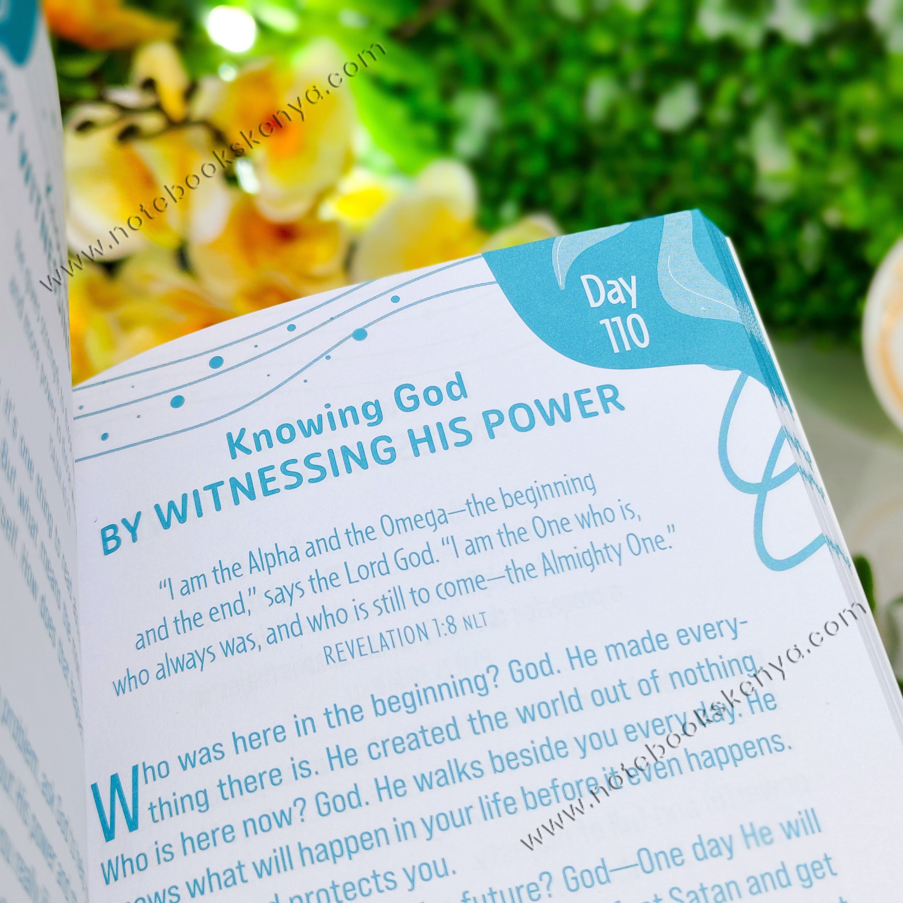 Mini Devotions: Knowing God for Kids (Paperback) | Christian Devotional | 180 Day Devotional | Devotional For Tweens | Bible Study Accessory | Christian Gift Idea | Ages 8–12
