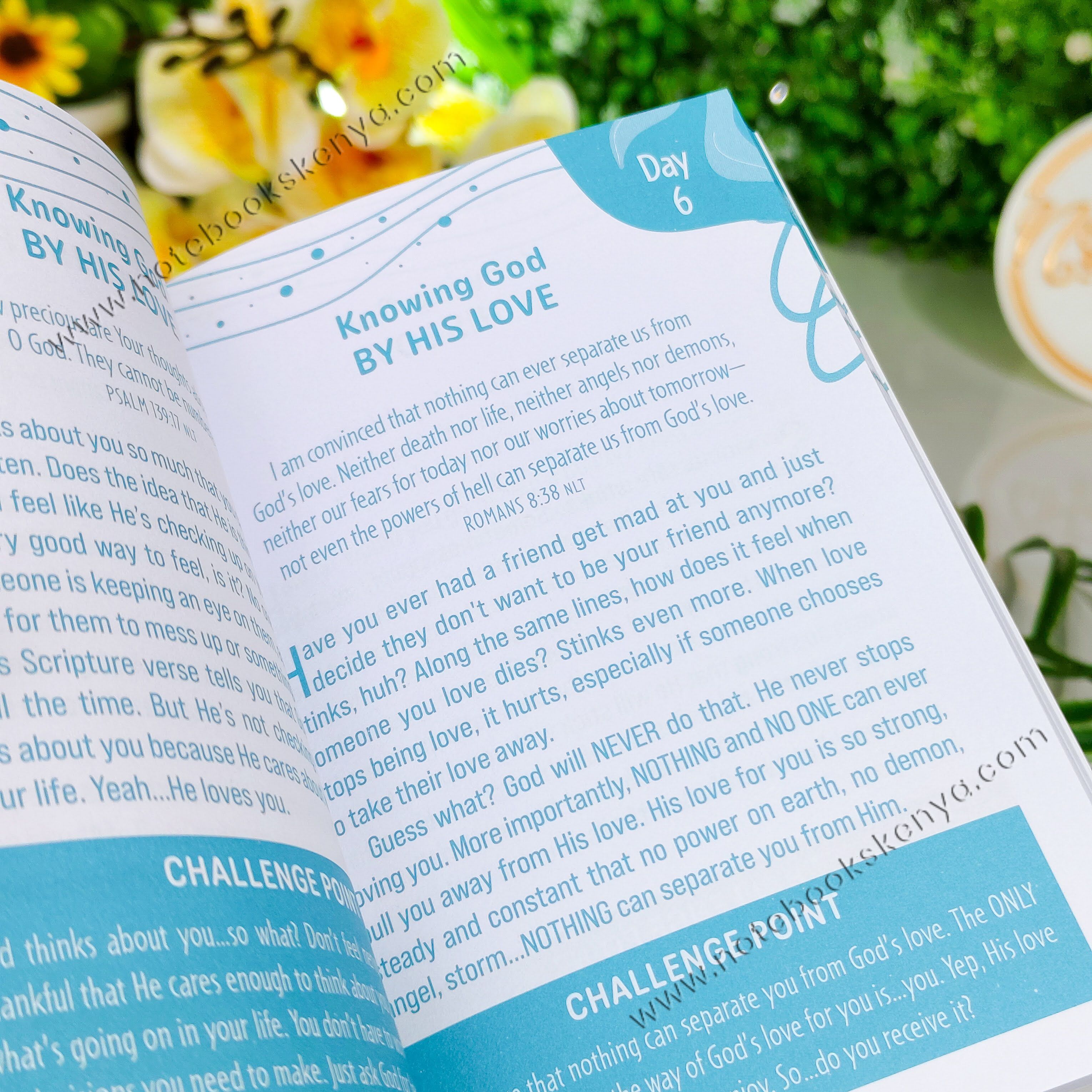 Mini Devotions: Knowing God for Kids (Paperback) | Christian Devotional | 180 Day Devotional | Devotional For Tweens | Bible Study Accessory | Christian Gift Idea | Ages 8–12