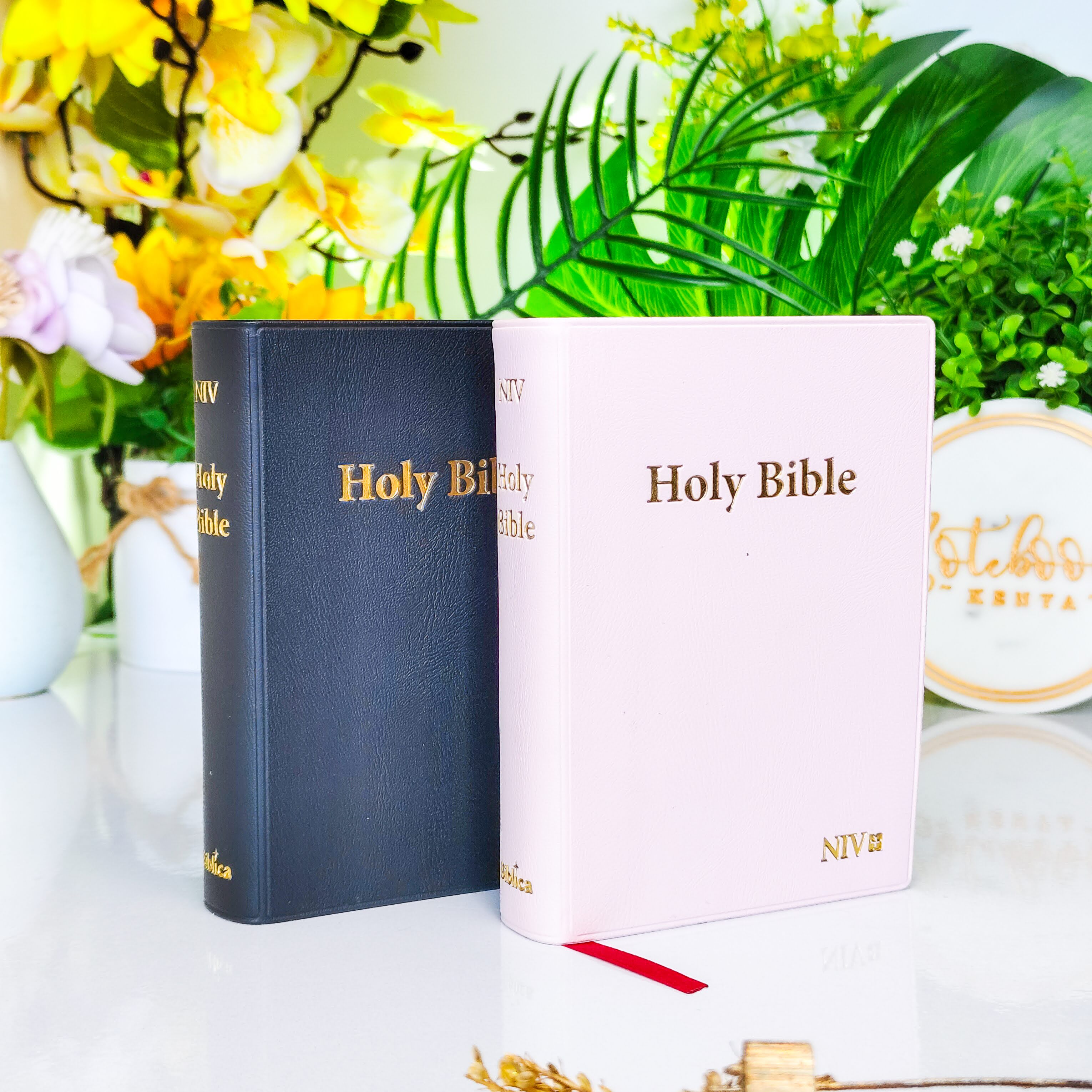 Mini NIV Pocket Bible | Black Vinyl Leather (Gold Lettering) | New International Version(NIV) | Gift | Concordance Bible | Small Bible | Words In Red