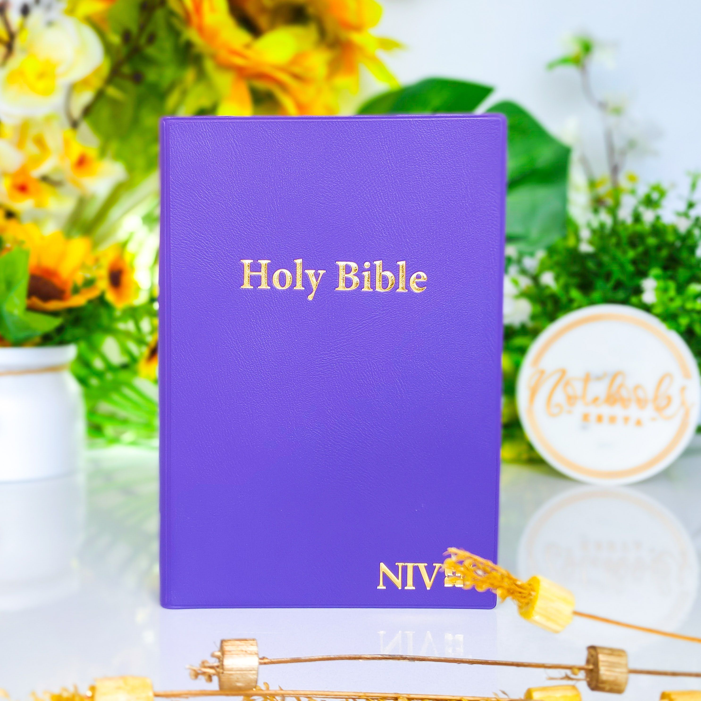 NIV Standard Bible | Purple Vinyl Leather (Gold Lettering) | Christian Bible NIV | The New International Version (NIV) | Gift Idea | Pink Bible | Blue Bible | Bible with Button
