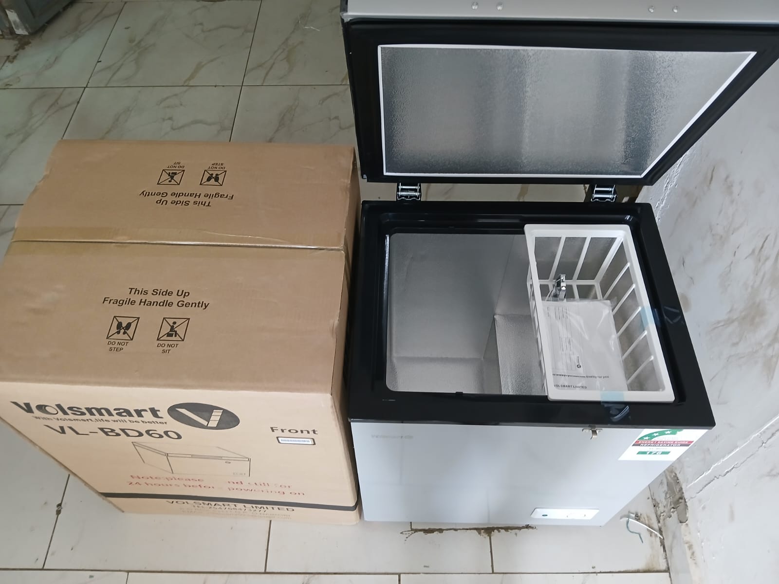 VOLSMART 60L Vertical Chest Freezer Single Flip Drain Freezer Energy-saving Freezer Fast Cooling Refrigeration with fridge guard