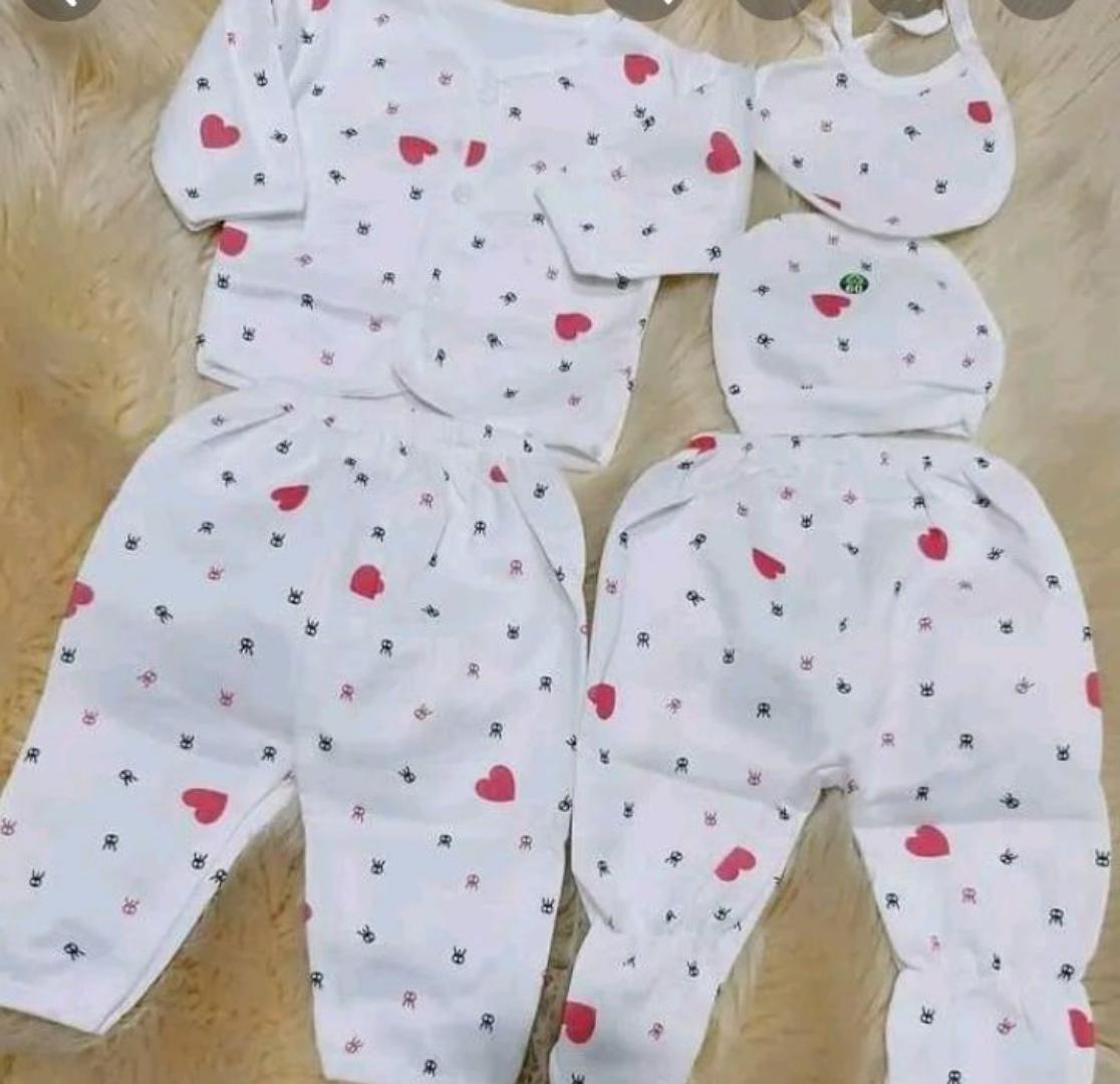 OFFER OFFER Classic warm baby suit for boys and girls ,5 pieces in one suit ( 5 receiving set)