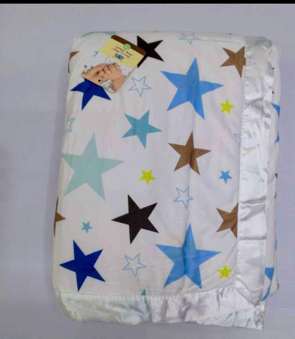 2 baby blanket ( dotted + star fashion),Baby receiving set(8 pieces)+2 baby receiving set ( 5 pieces+ 2 big baby wrappers + 3 baby feeders +1 baby basin +2 bucket+2 printed lessos+ 6 pairs of socks)
