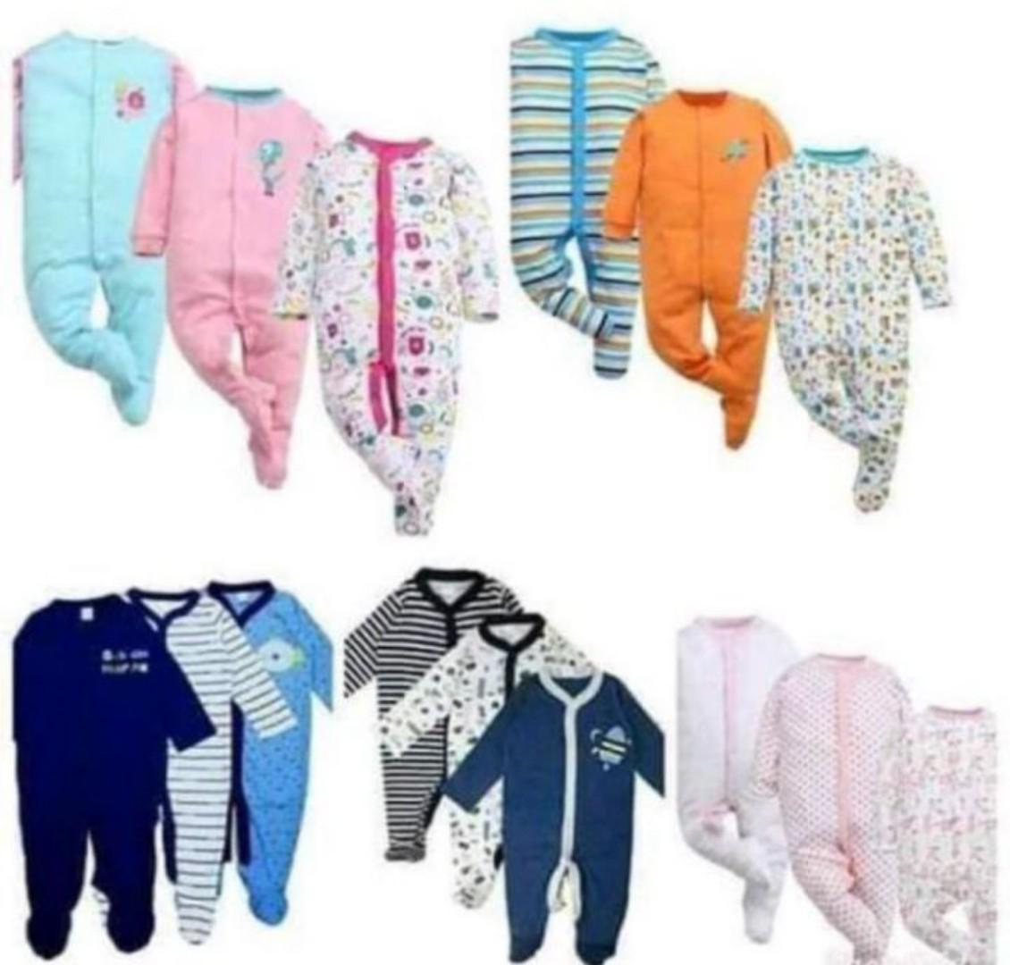 23 pieces Baby receiving Gift set(Diaper bag 5 in 1+ 6 newborn vests+ 2 muffins+1 baby wrapper+3 rompers+6 newborn socks + 1 baby suit 8 pieces +baby blanket dotted fashion +1 bucket+ 1 bathing basin