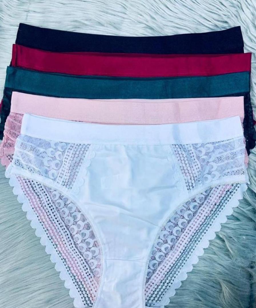 OFFER OFFER Medium sized laced seamless pant for ladies( free size for medium regular fitting