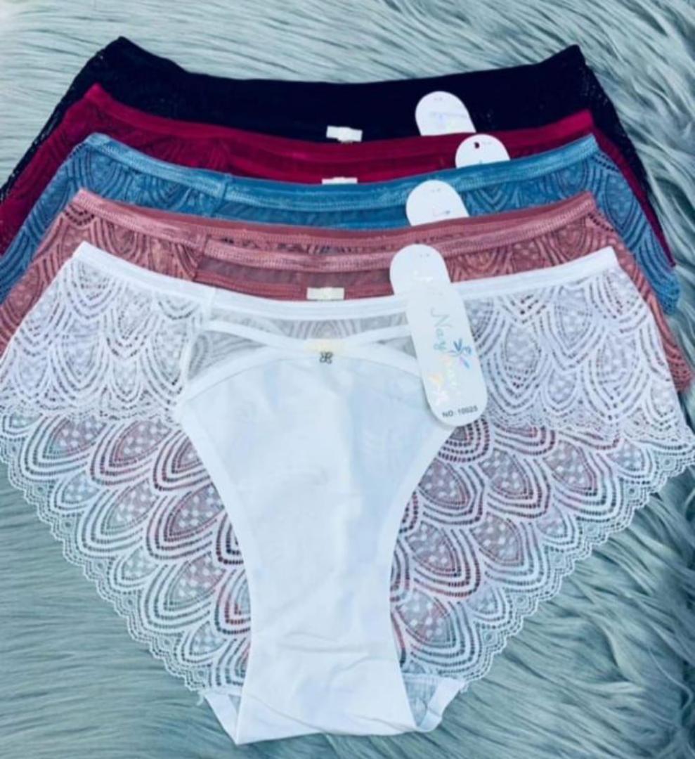 OFFER OFFER Medium sized laced seamless pant for ladies( free size for medium regular fitting