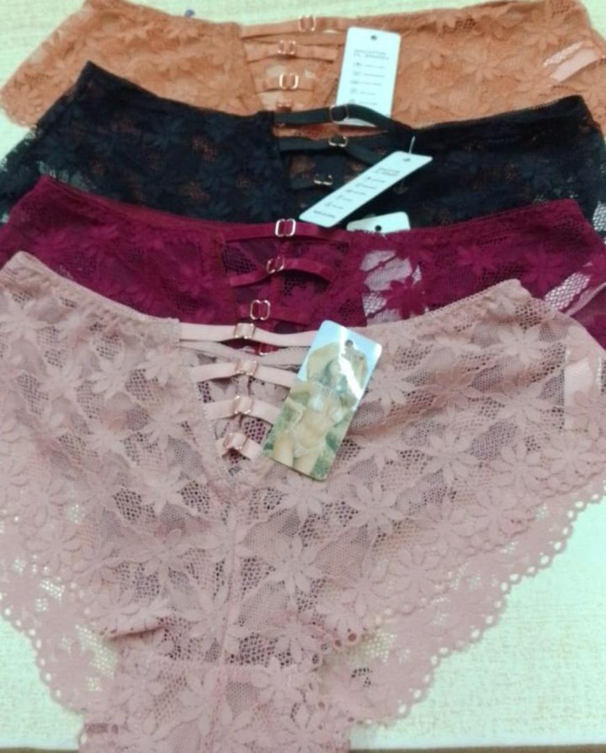 OFFER OFFER Medium sized laced seamless pant for ladies( free size for medium regular fitting