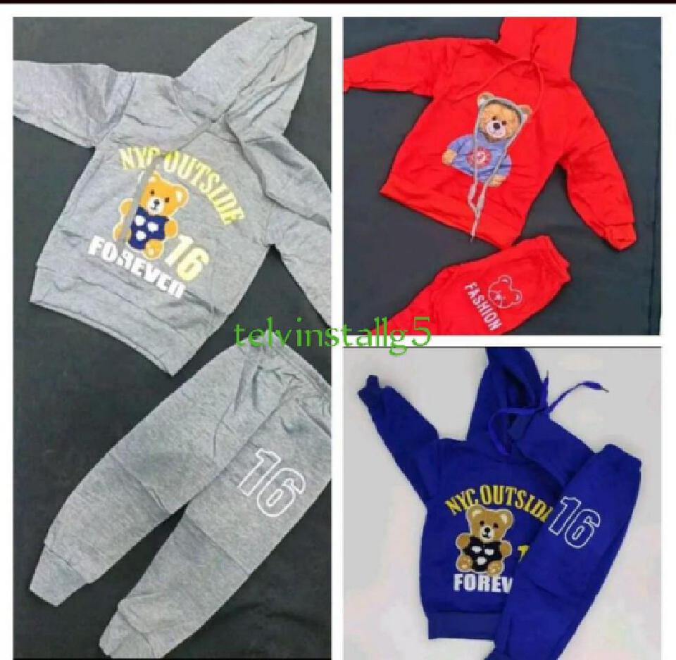 Hooded different colours warm baby suits suitable for boys and girls( prints my differ from time to time)