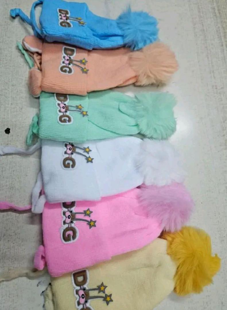 NEWBORN RECEIVING PACKAGE::: FREE GIFT COTTON FULLNECK+Star baby blanket+ warm dotted baby wrapper+5 pieces baby suit+3 newborn vests +knitted sweater+3 newborn socks+2 different colours baby muffins