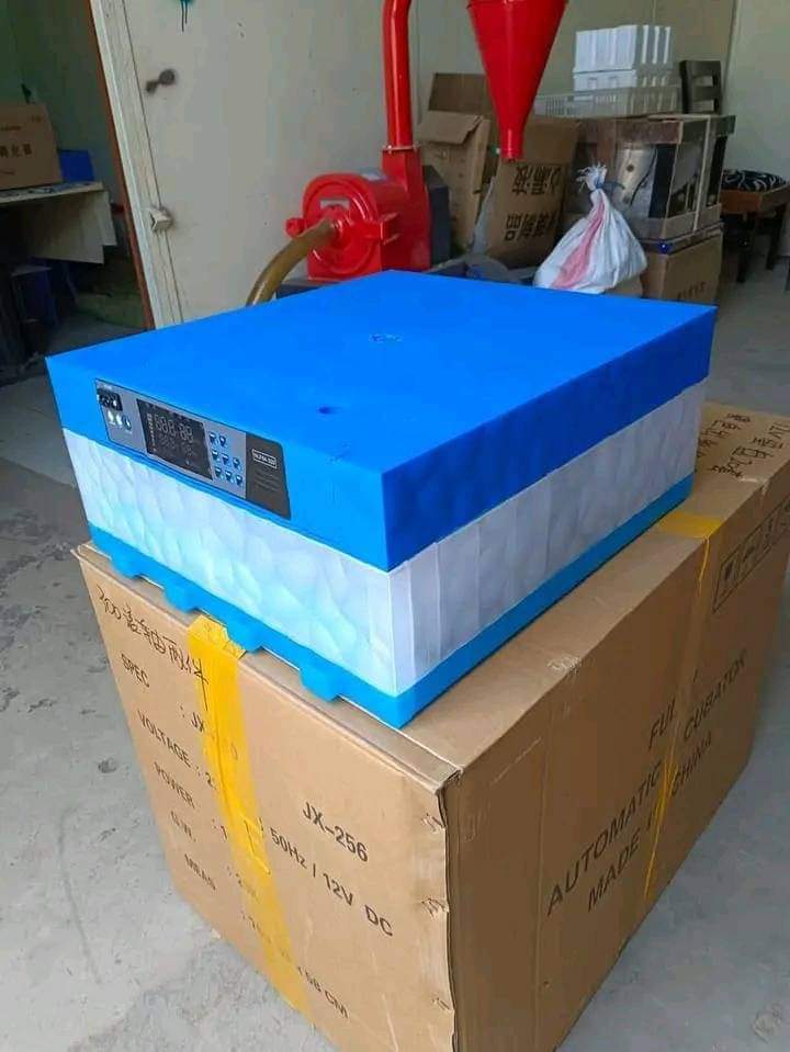 128 EGGS AUTOMATIC  INCUBATOR