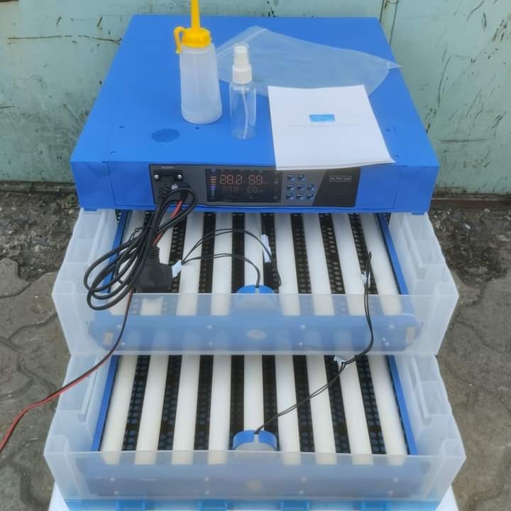 128 EGGS AUTOMATIC  INCUBATOR
