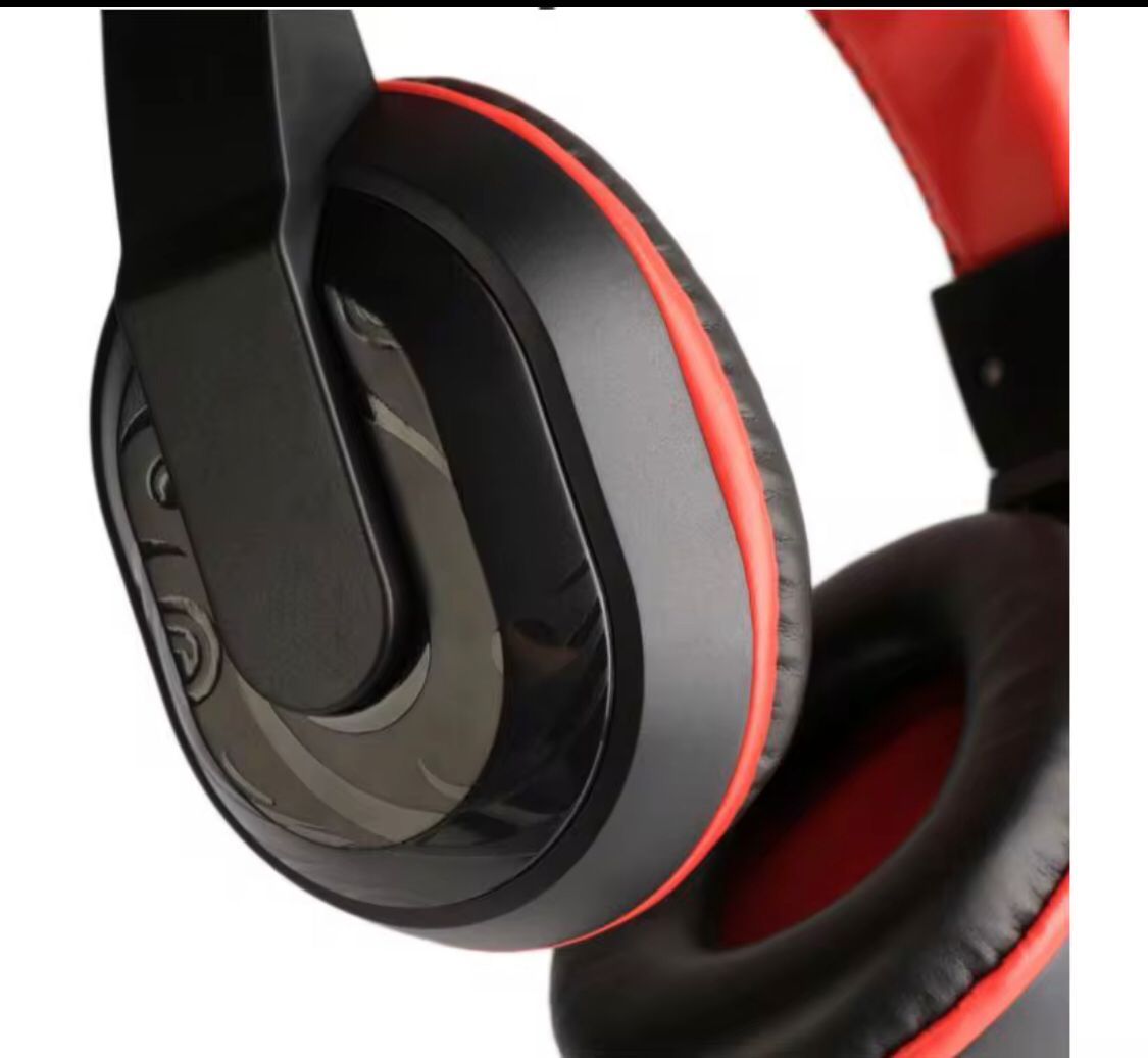 Computer Microphones 3.5MM Wire Luminous Gaming Headset Noise Cancelling Soft Earmuff Headphones With Microphone For Smartphones PC Play Station 4 and computers