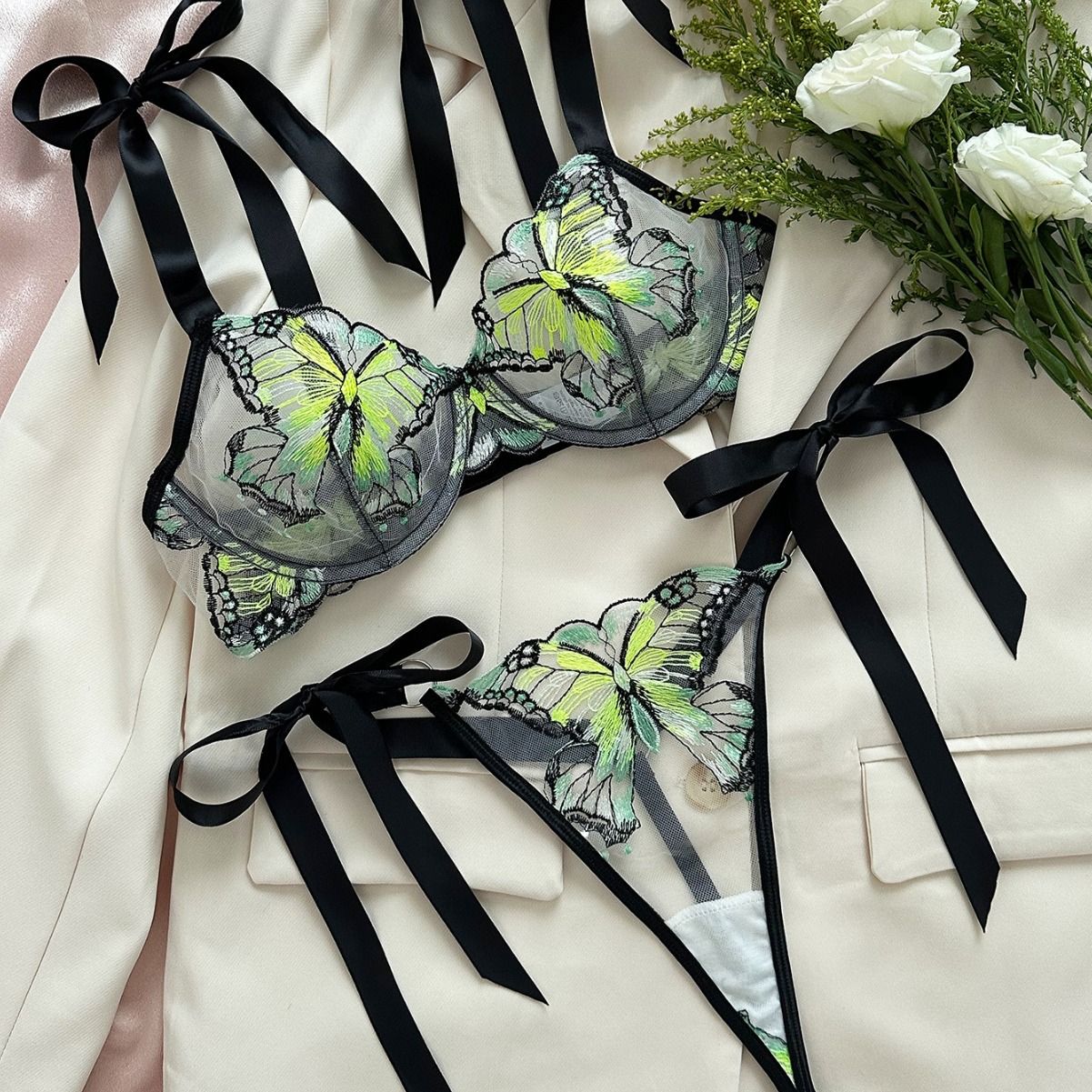 1 Set/pack Sexy hot models V pants lace erotic lingerie suit beautifully embroidered flowers, see-through mesh sexy and comfortable simple and generous