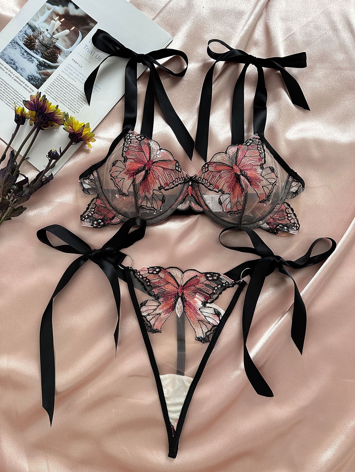 1 Set/pack Sexy hot models V pants lace erotic lingerie suit beautifully embroidered flowers, see-through mesh sexy and comfortable simple and generous