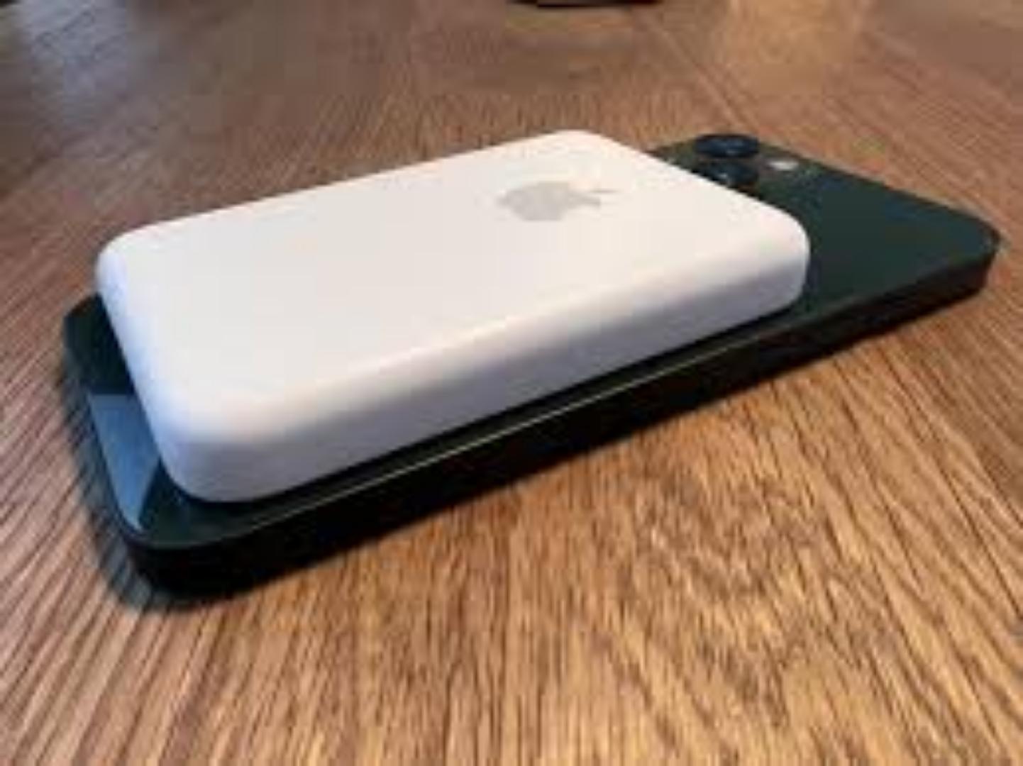Apple 20W MagSafe Battery Pack 5000MAH WIRELESS POWERBANK CHARGER For IP 11 12 13 14 15Compatible with Nokia, iPhone, iPad, MP3, MP4, and other mobile phones and etc.