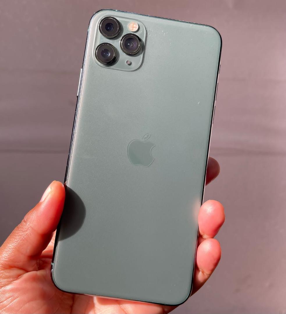 Apple iPhone 11 Pro Max, US Version, 512GB, Space Gray , Green - Unlocked (Renewed)LOOKS NEW all original.