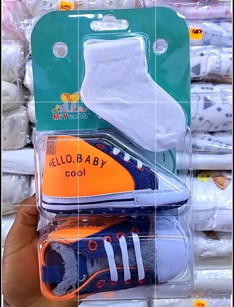 Baby Pre-Walkers with a Pair of Socks – Soft Sole, Non-Slip First Shoes for Infants and Toddlers