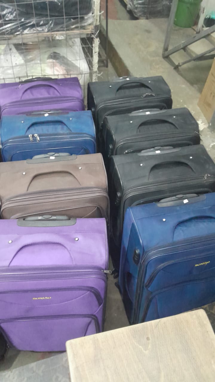 🤗PACK IN STYLE🫡3PCS SUITCASES WITH 4 WHEELStylish travel suitcase made from durable fabric. It comes with a set of 180-degree wheels for convenient movement. It is large and spacious enough for your