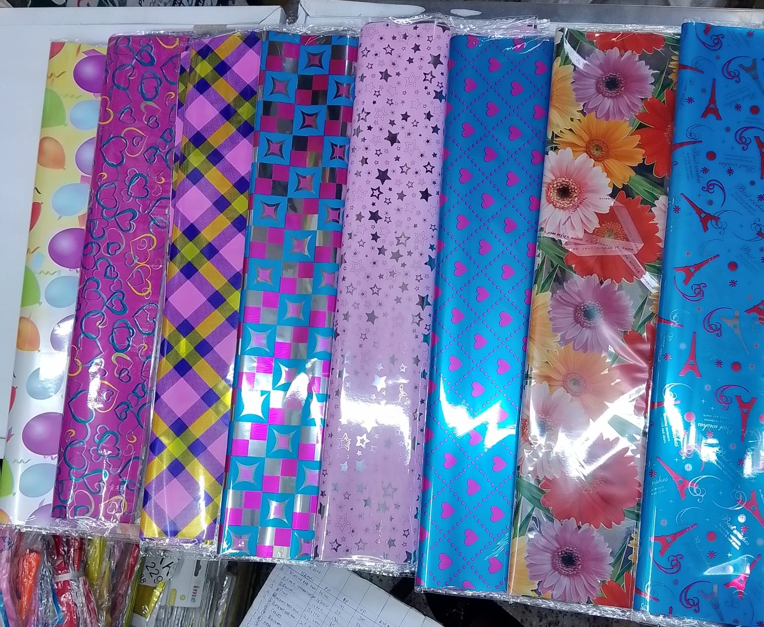 💫GIFT WRAPPERS A PACK OF 50Make your gift shine with elegant, fun gift wrapping paper.This wrapping paper sheet is made from good quality paper, safe and durable, reusable and environment-friendly, n