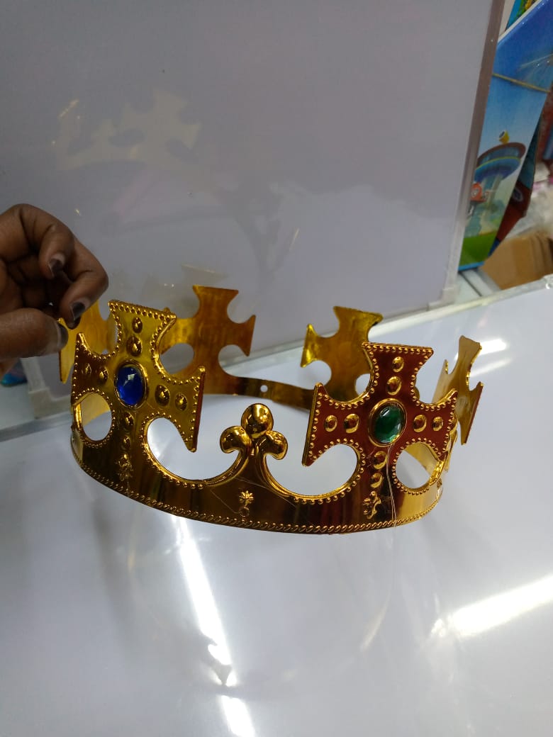 🥰🥰MAKE YOURSELF A 👸 ELEGANT 👑 crownSuitable for all women and laides to use.
Some shining crystal rhinestones decorated on the crown tiara, very delicate and attractive.
Suitable for Wedding, enga