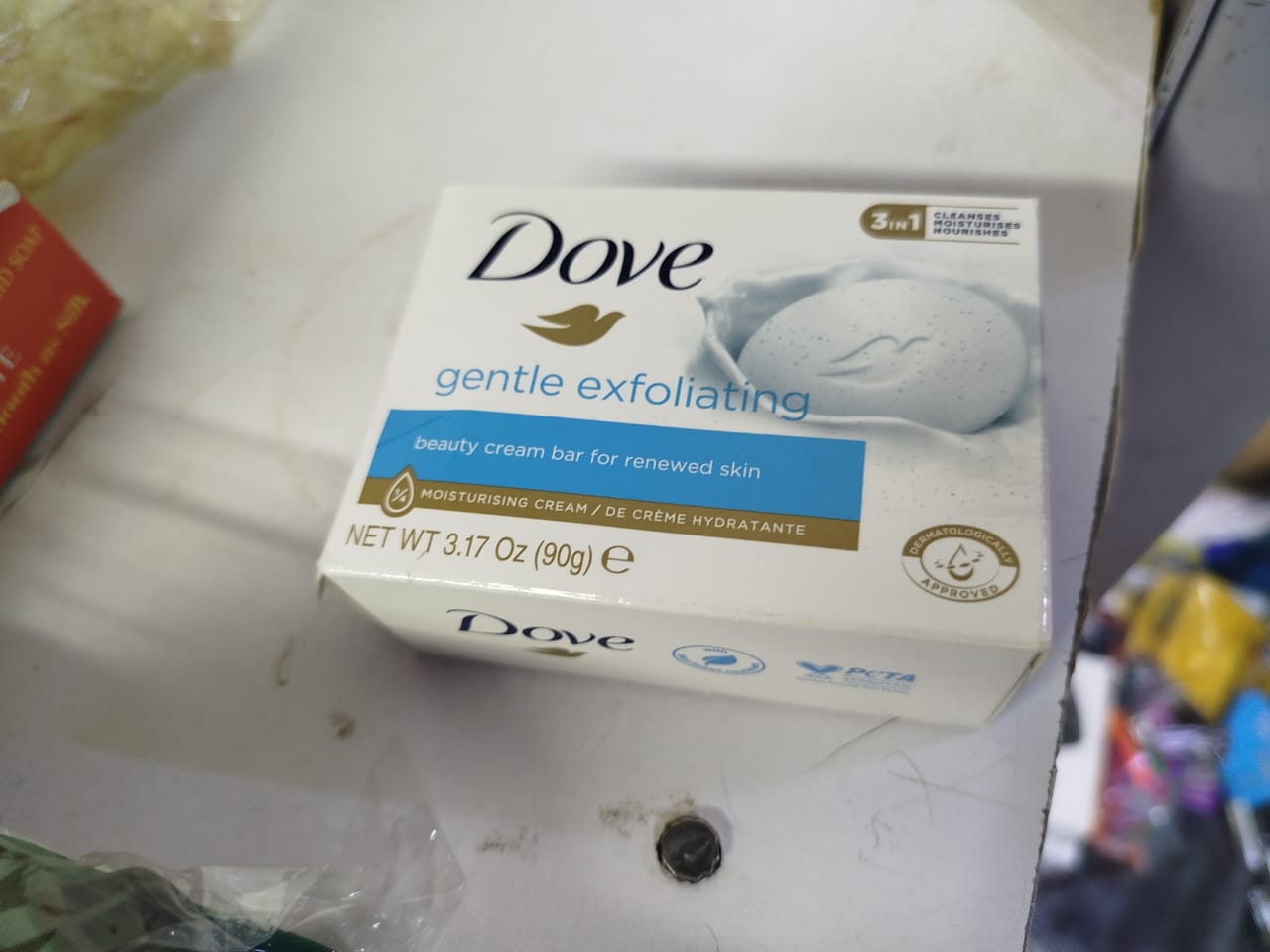 🤗🤗 MOISTURIZE AND REFRESHING 😇😇 New Dove Beauty cream bathing bar. With a rich moisturising formula, Dove Beauty Cream nourishes skin to leave it looking and feeling beautifu