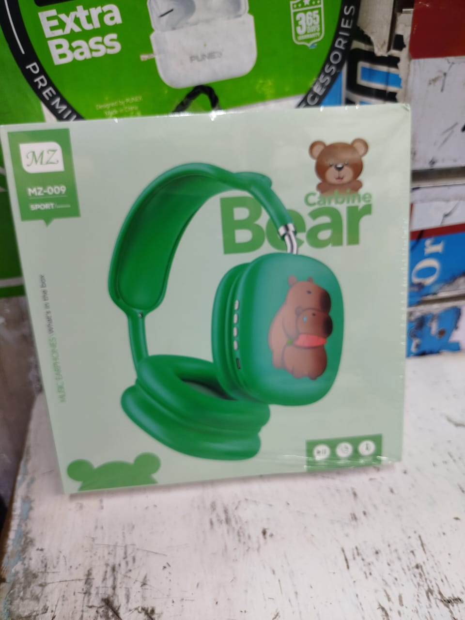 KIDS MZ-009 Carbine Bear Wireless Stereo Bluetooth Headphones. 
These headphones are characterized by:
Design:
They feature a "Carbine Bear" theme, often marketed towards children, and are green in co