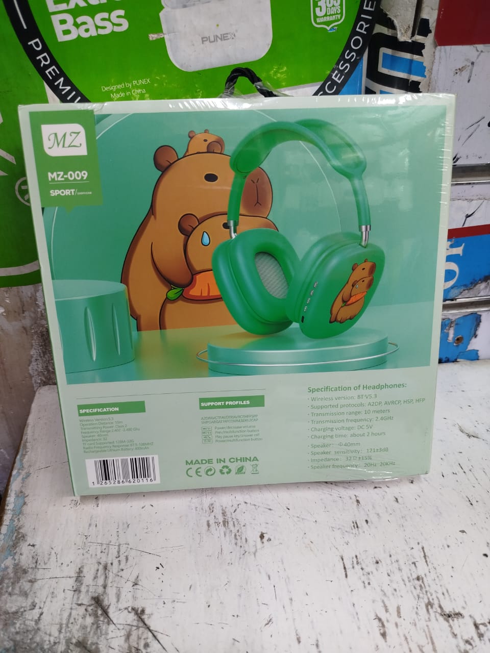 KIDS MZ-009 Carbine Bear Wireless Stereo Bluetooth Headphones. 
These headphones are characterized by:
Design:
They feature a "Carbine Bear" theme, often marketed towards children, and are green in co