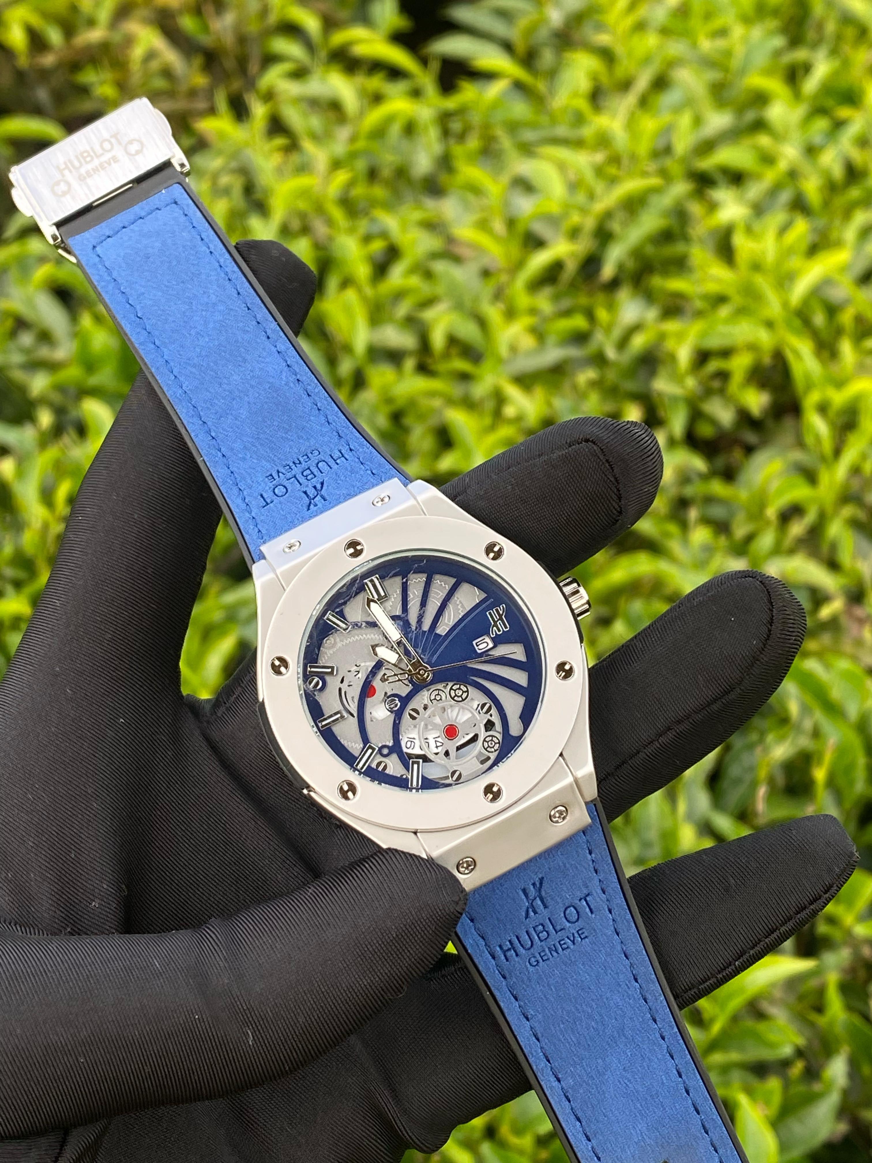 ♨️♠️

HUBLOT GENTS WATCH *

▪️Battery Powered 
▪️Suede Strap
▪️Date Display
▪️Water resistant 

✍️✍️Engraving services available ✍️✍️