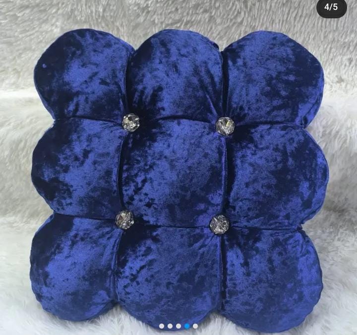 ✨Comfy & Stylish Seat Pads (38×38cm)✨
Add a pop of color and extra comfort to your chairs with these soft, well-cushioned seat pads! Perfect for dining chairs, office seats, or patio furniture – they’