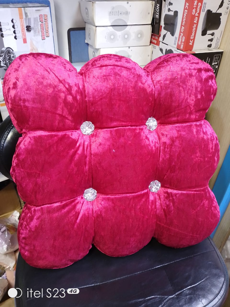 ✨Comfy & Stylish Seat Pads (38×38cm)✨
Add a pop of color and extra comfort to your chairs with these soft, well-cushioned seat pads! Perfect for dining chairs, office seats, or patio furniture – they’