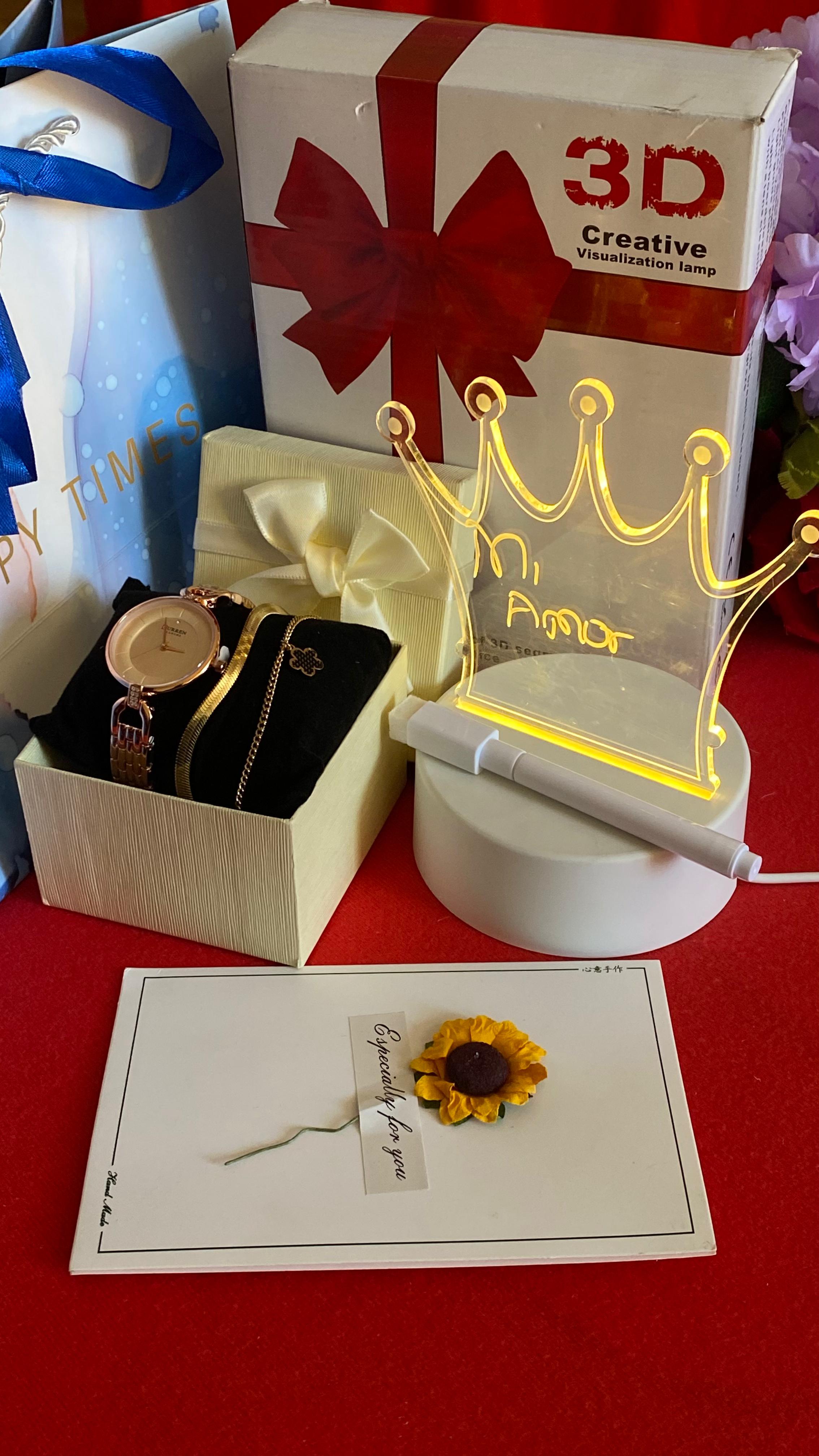 HOT VALENTINES LADIES GIFT SET *
💐Watch
💐Dried Flower Gift card
💐Bracelet
💐Self Custom LED board
💐box
💐 gift bag