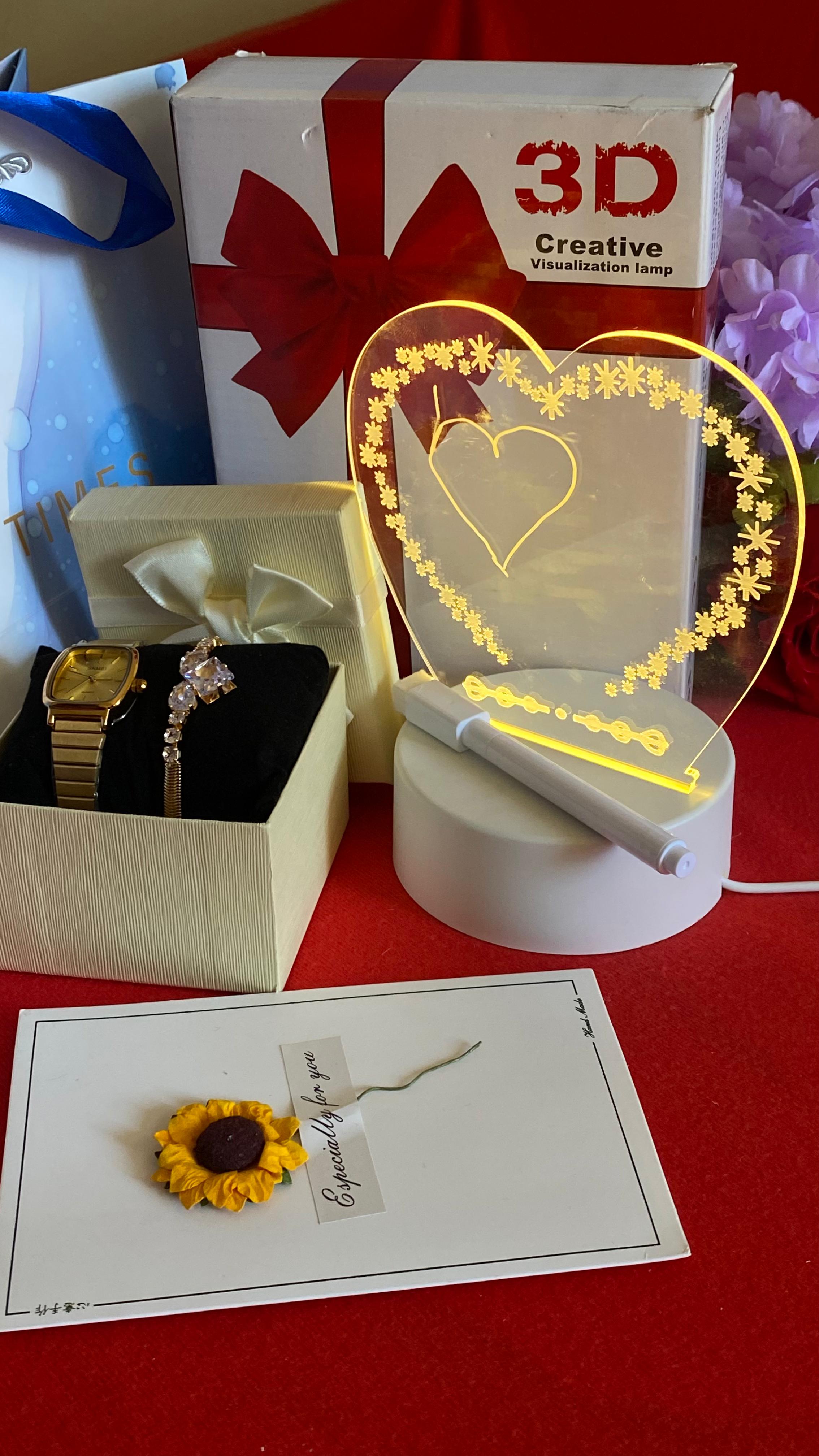 HOT VALENTINES LADIES GIFT SET *
💐Watch
💐Dried Flower Gift card
💐Bracelet
💐Self Custom LED board
💐box
💐 gift bag