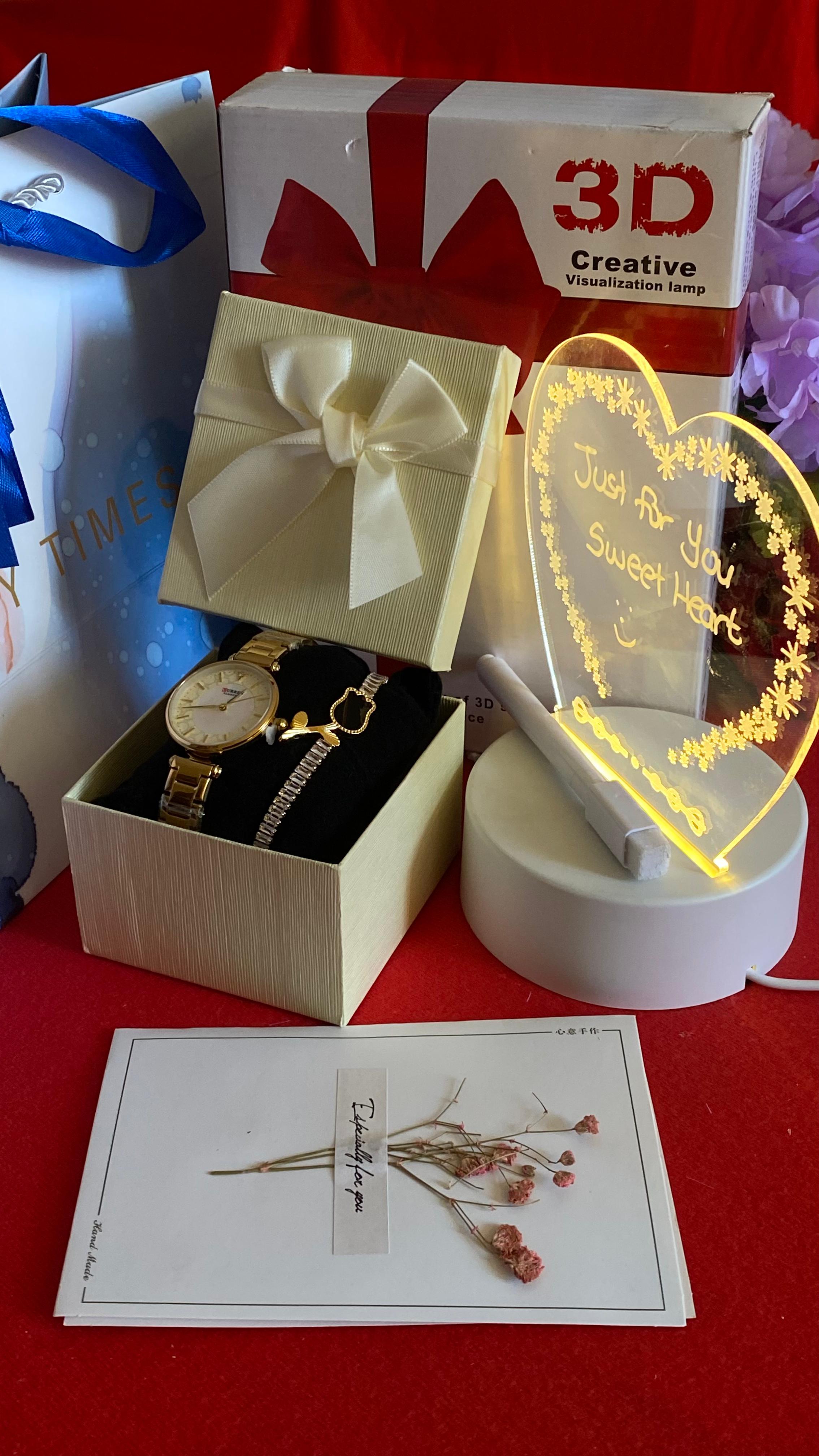 HOT VALENTINES LADIES GIFT SET *
💐Watch
💐Dried Flower Gift card
💐Bracelet
💐Self Custom LED board
💐box
💐 gift bag